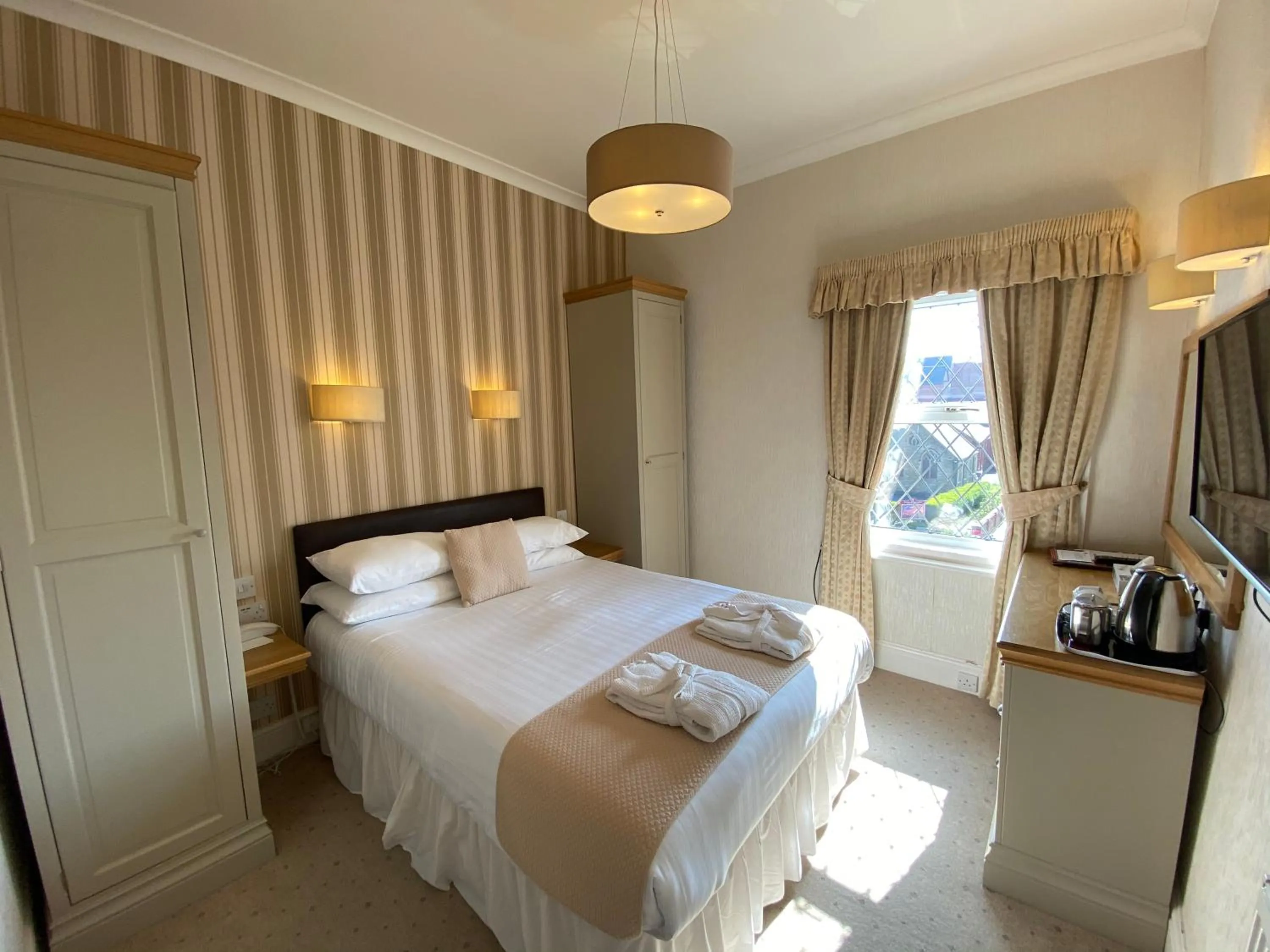 Bedroom, Bed in Bedford Hotel