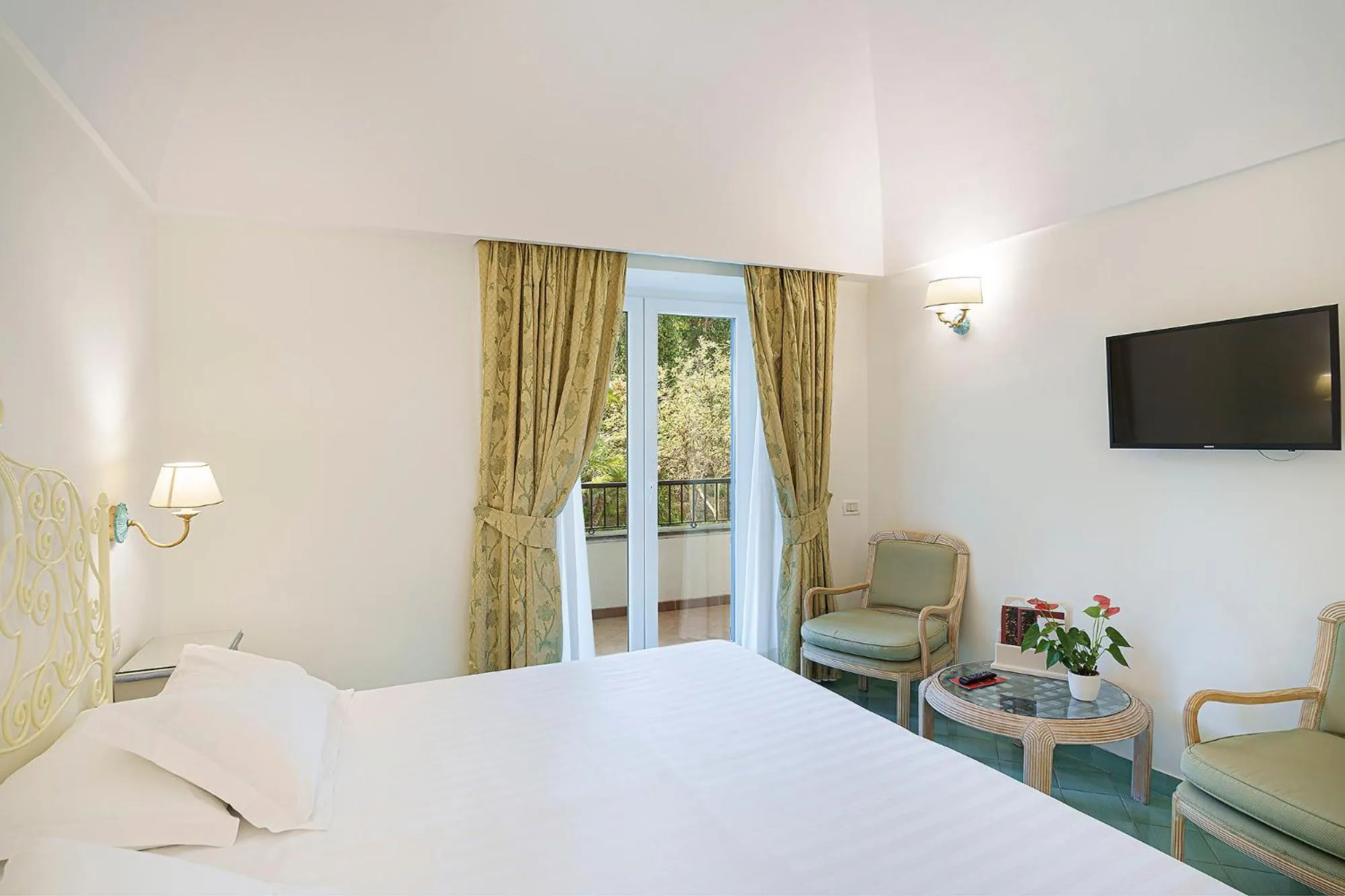 Bed in Grand Hotel Il Moresco