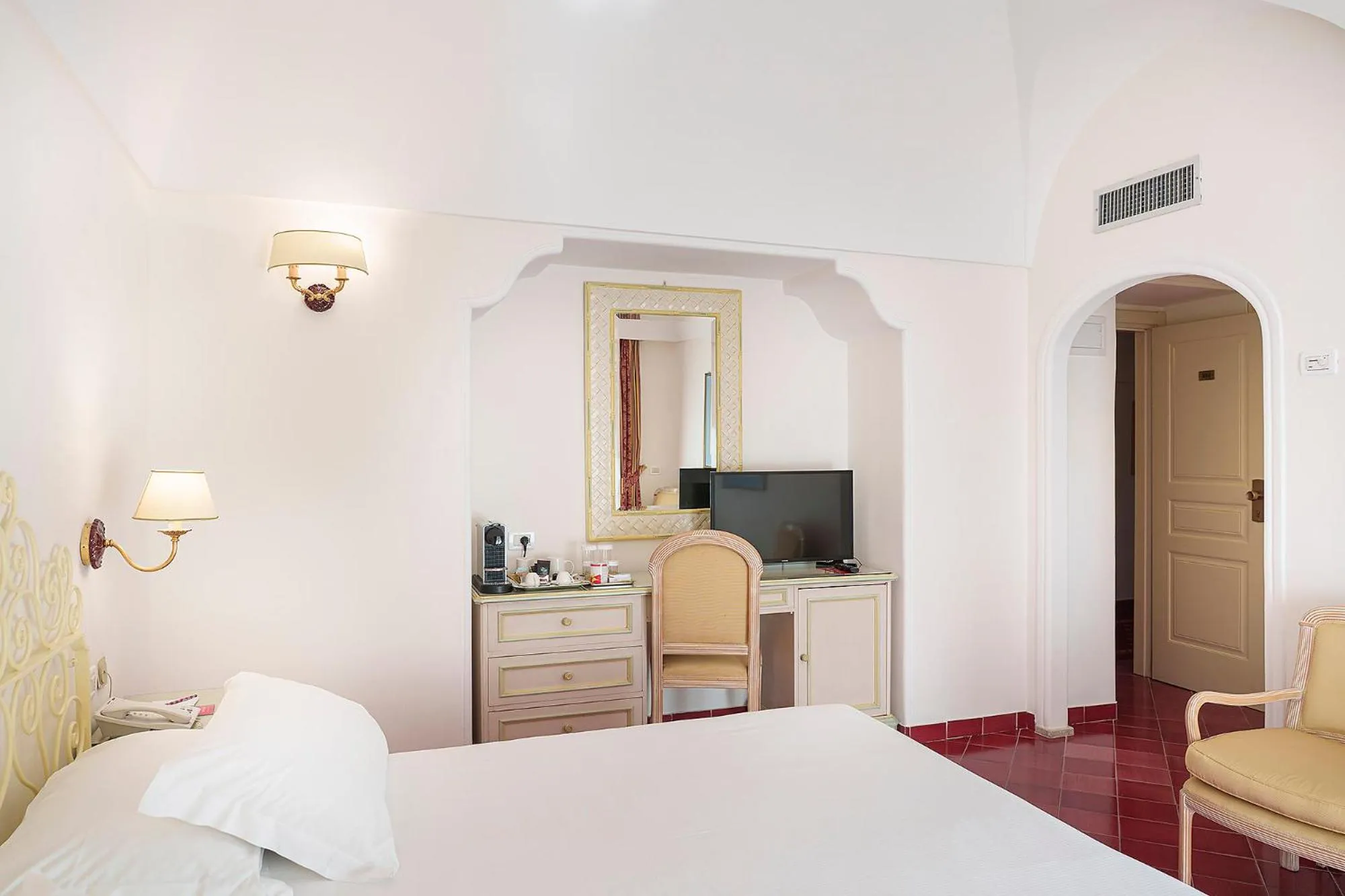 Bed in Grand Hotel Il Moresco