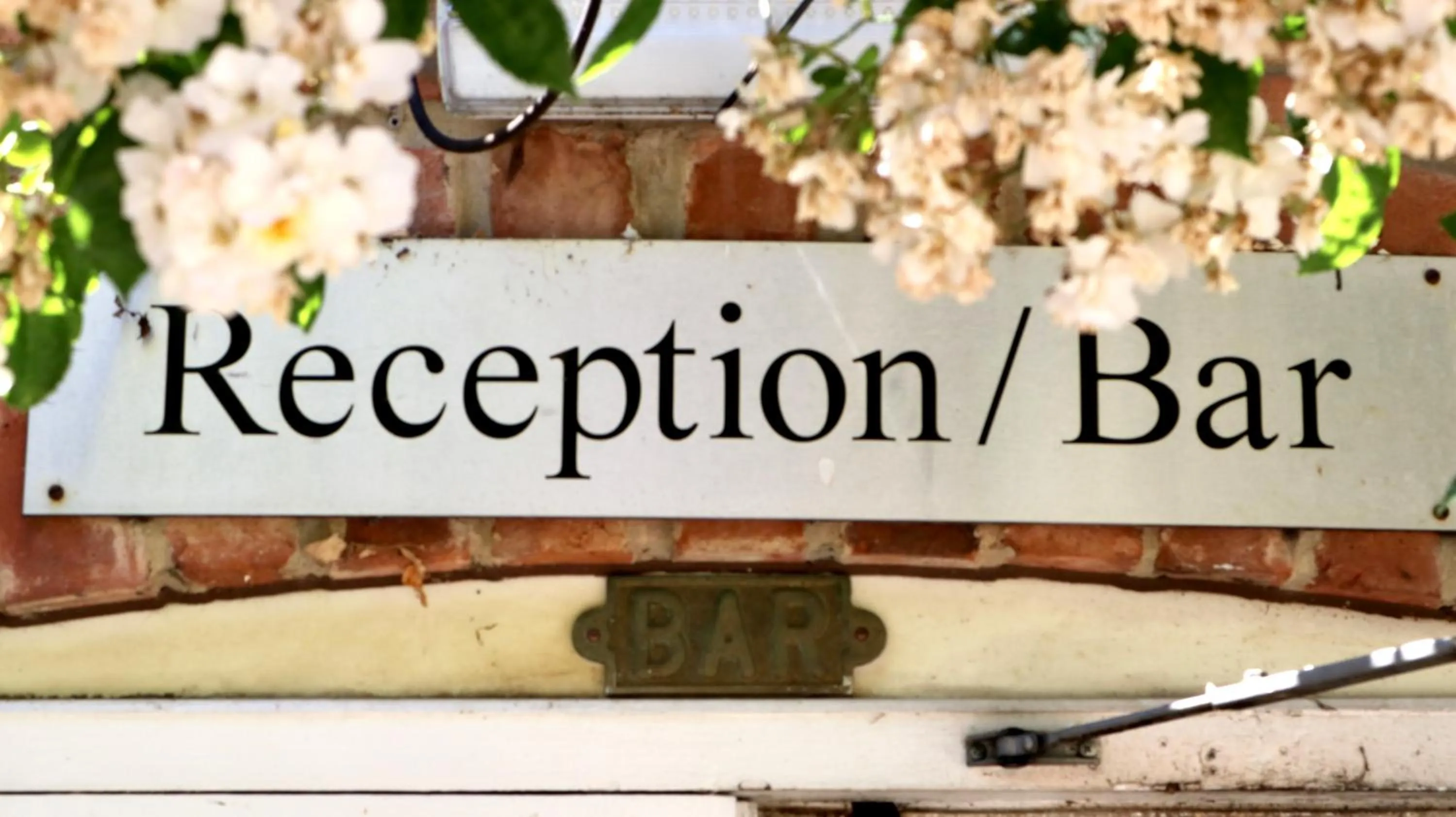 Logo/Certificate/Sign in The Cottage Hotel