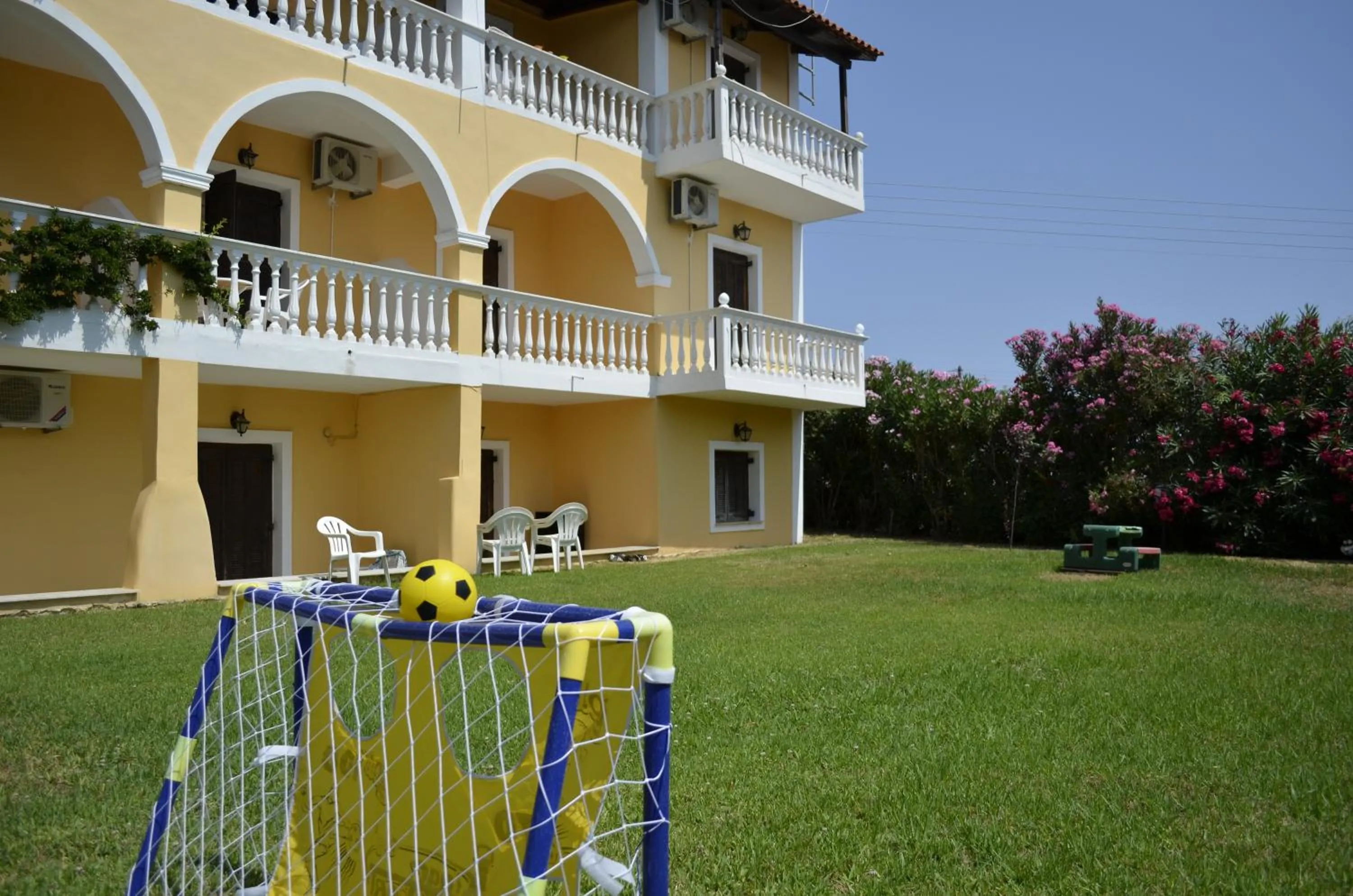 Property building in Studios Petra