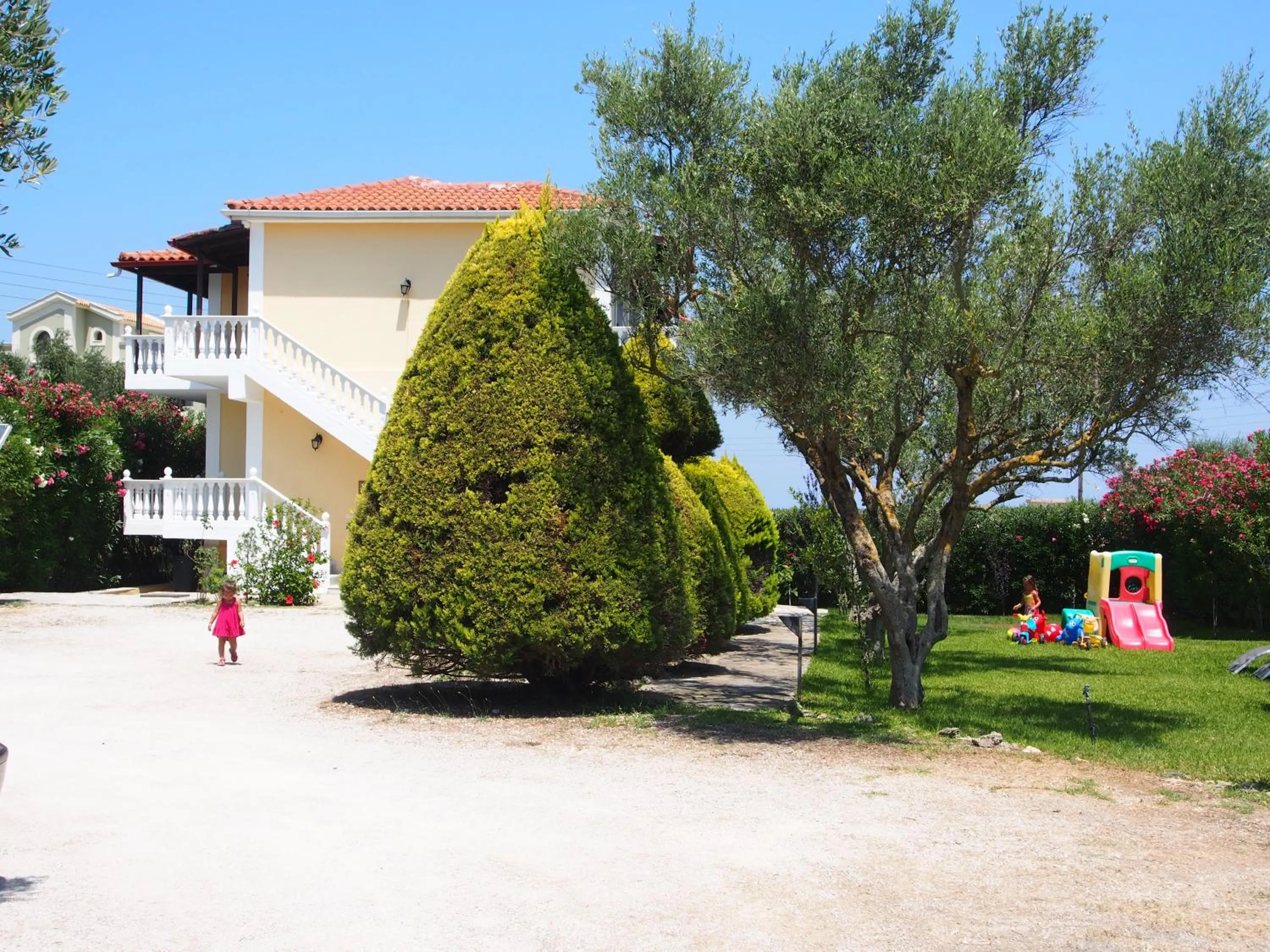 Facade/entrance in Studios Petra