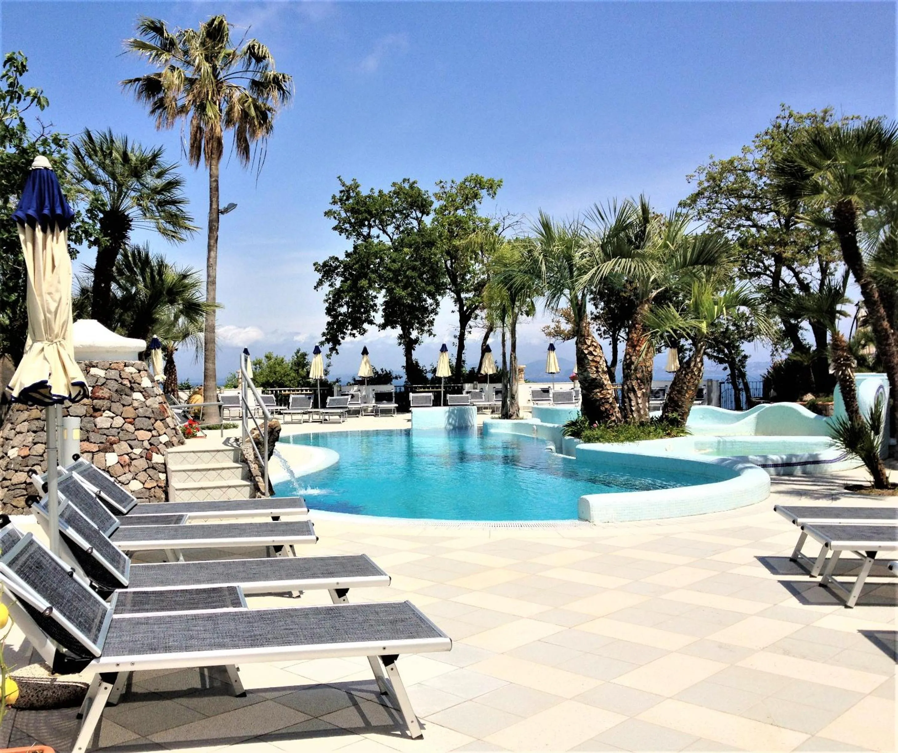 Swimming pool in Hotel Myage