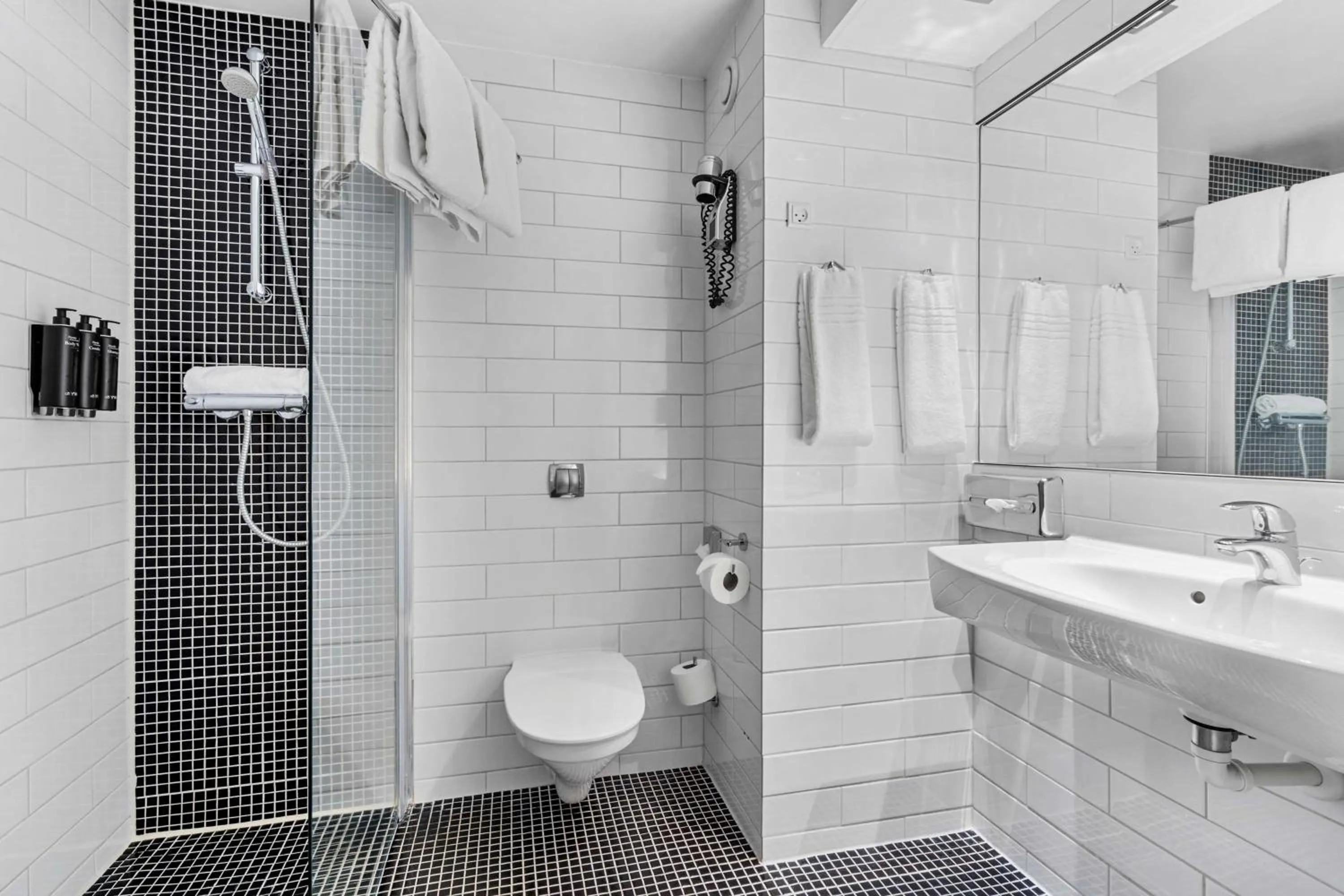 Bathroom in Best Western Plus Park Globetrotter Copenhagen Airport