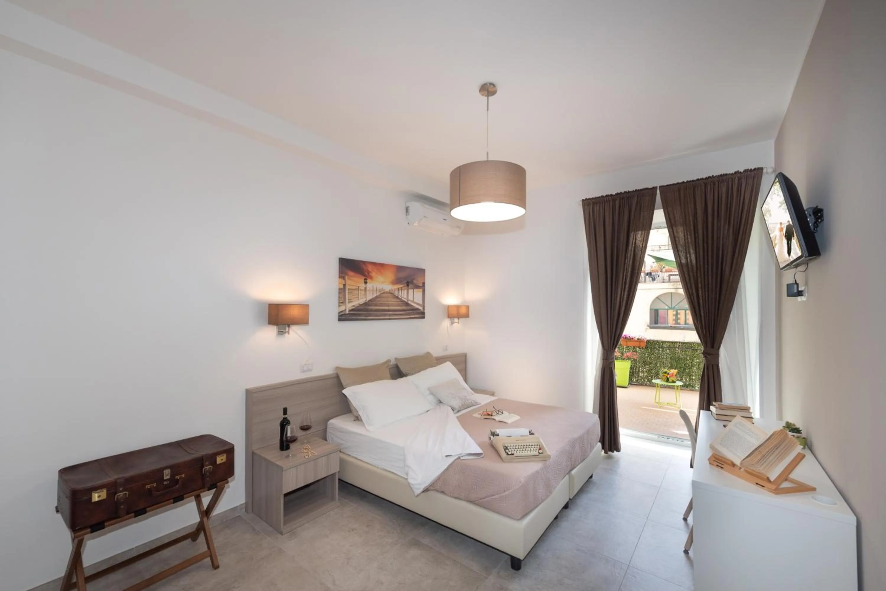 Photo of the whole room, Bed in Roof Garden