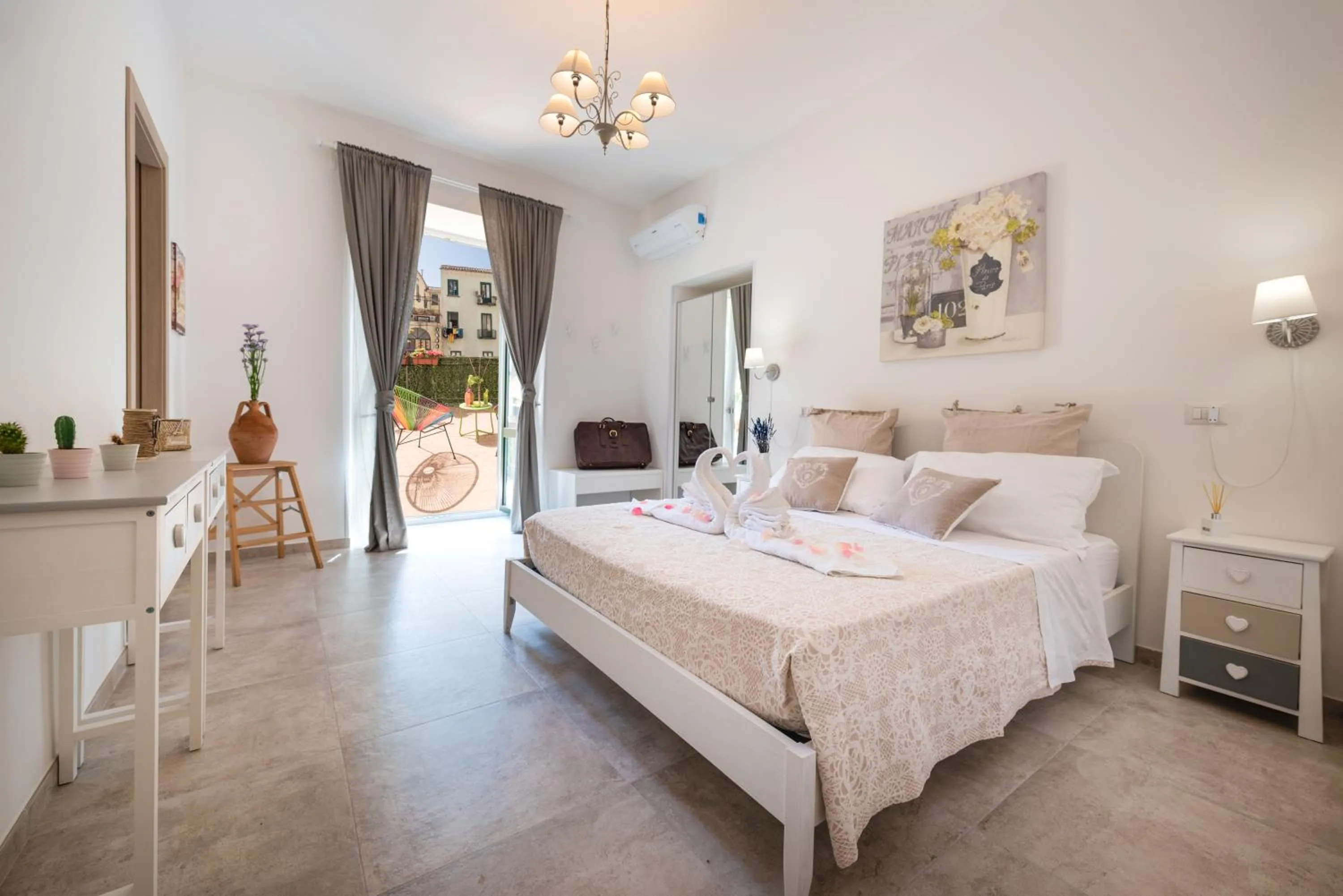 Photo of the whole room, Bed in Roof Garden