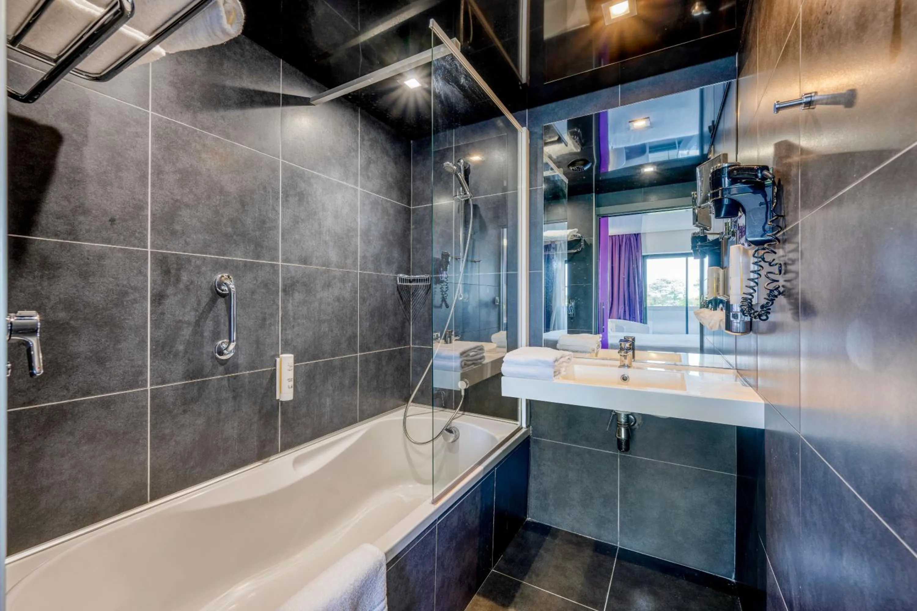 Bathroom in Comfort Aparthotel Bassin d'Arcachon