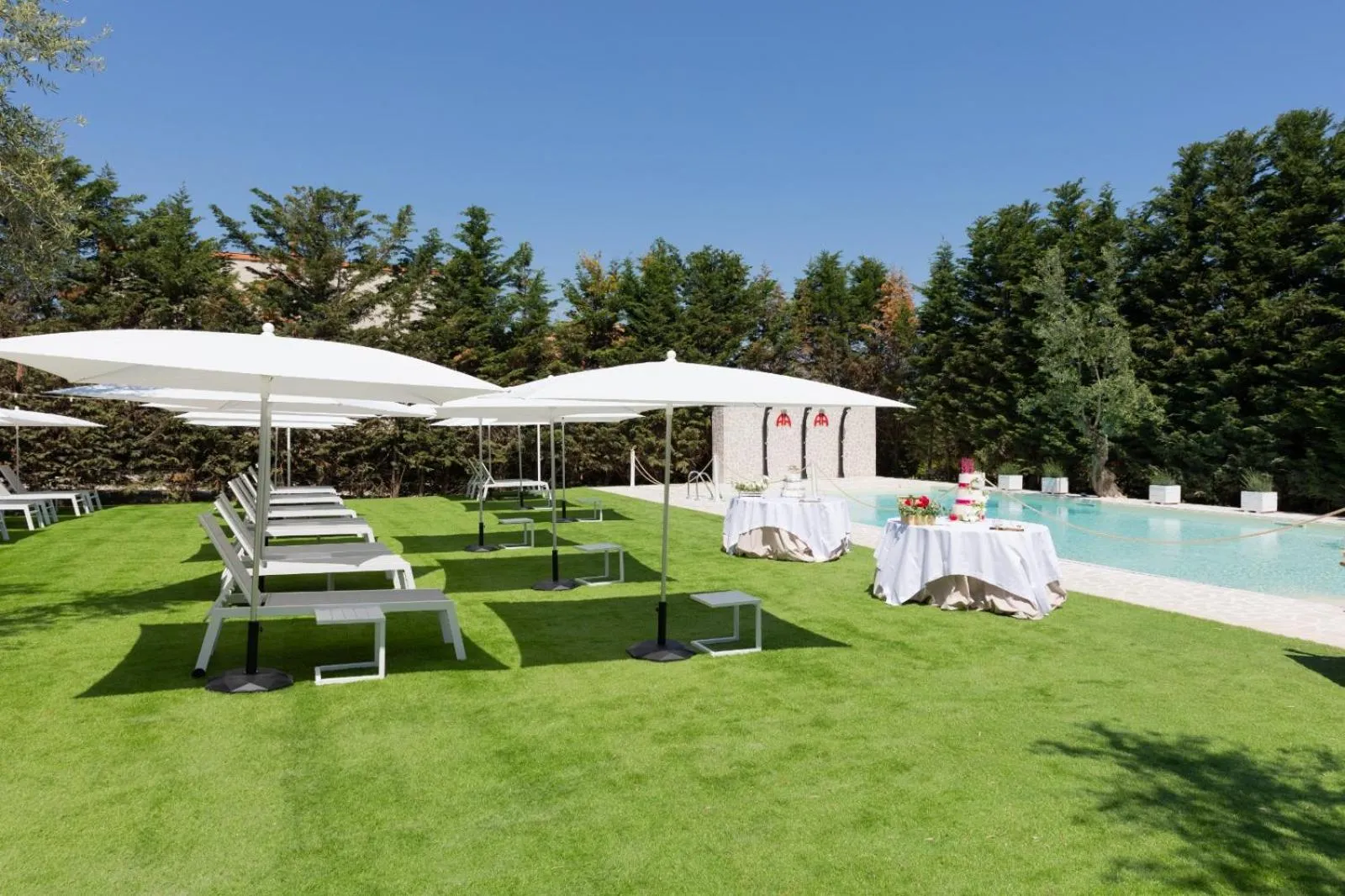 Swimming pool in Appia Antica Hotel