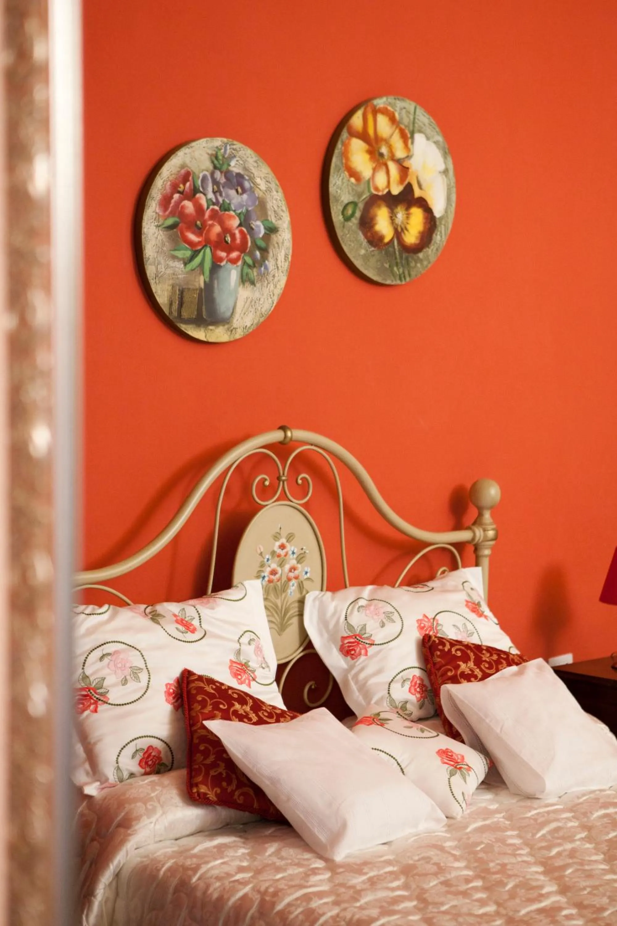 Decorative detail, Bed in B&B Dimora San Vincenzo