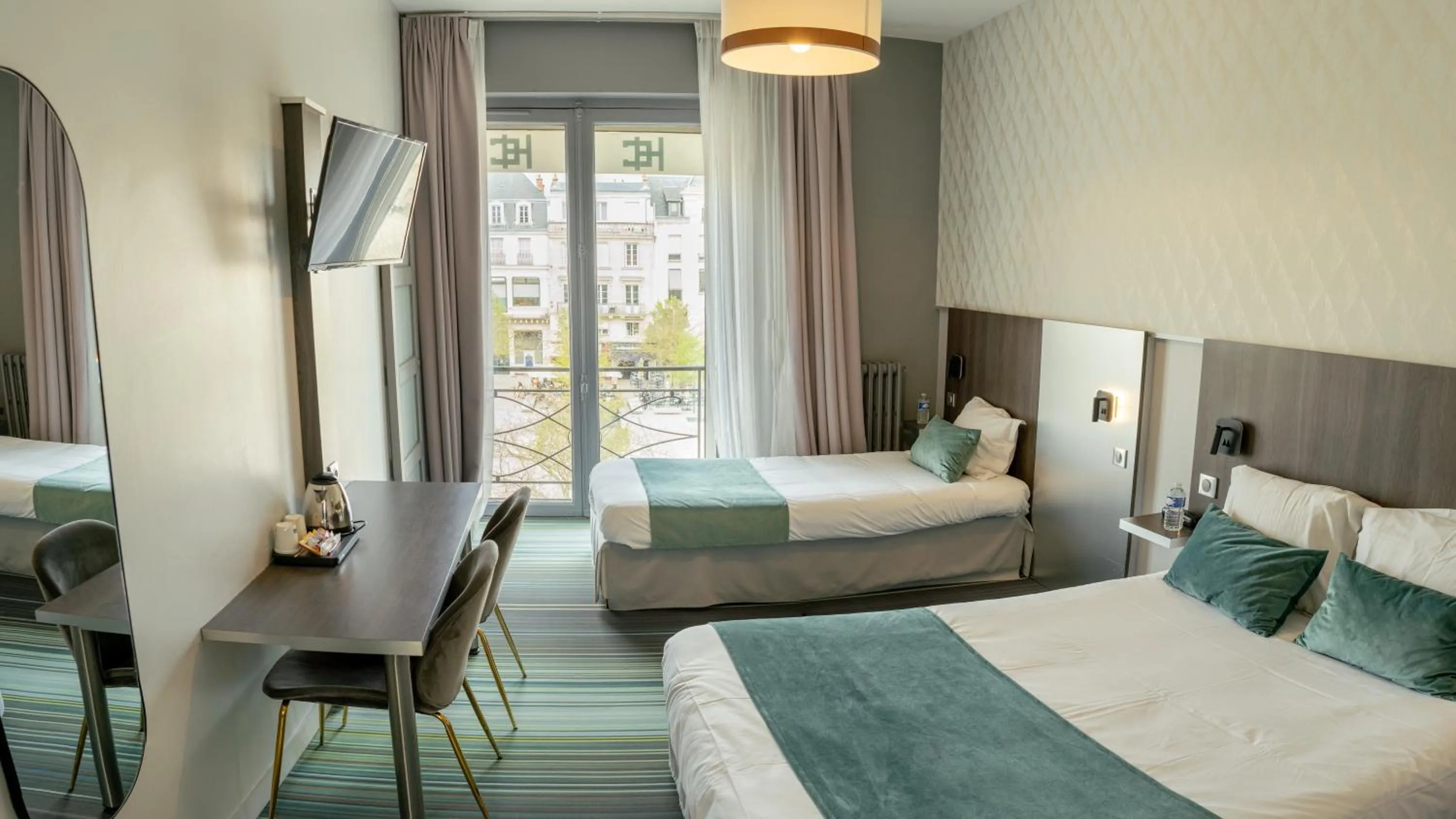 Bed in Hôtel Central