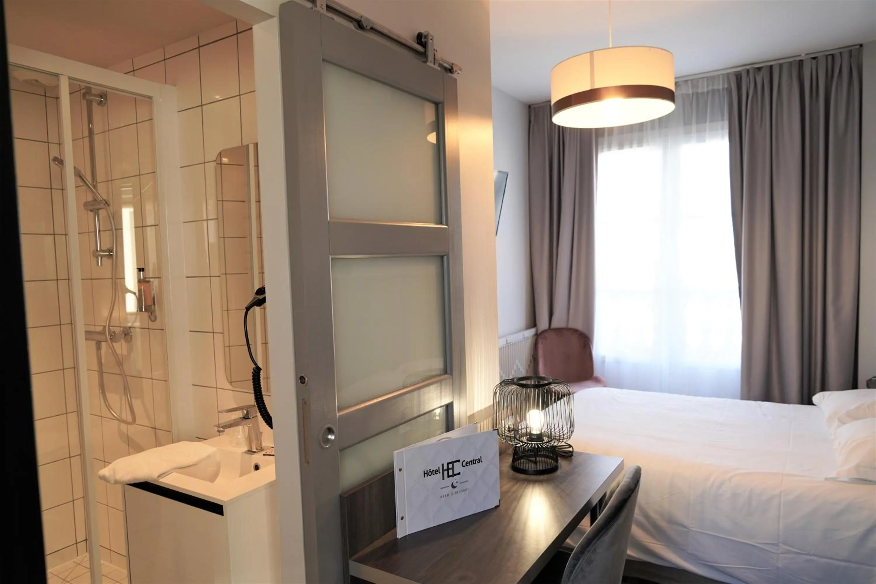 Bed in Hôtel Central