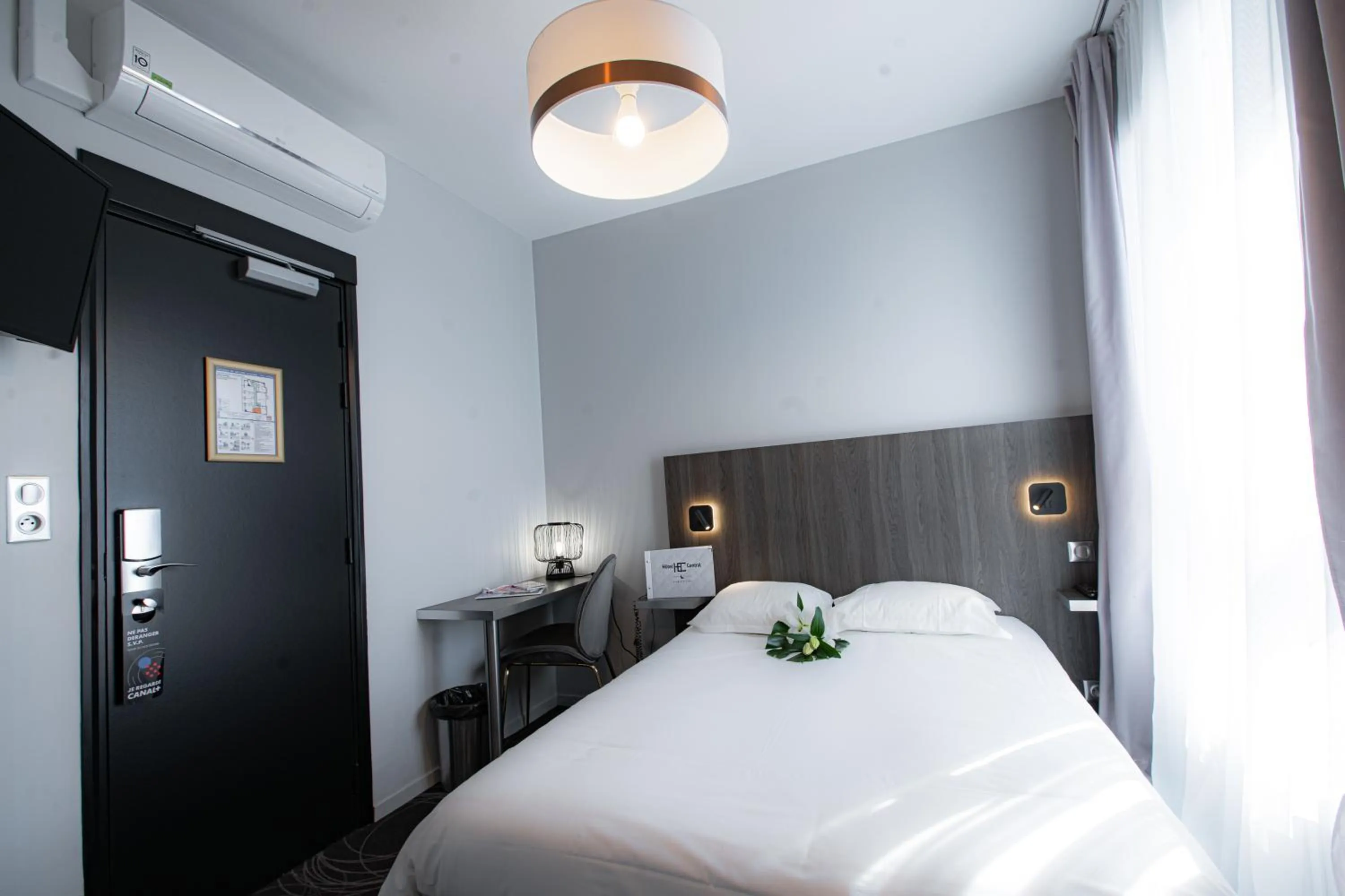 Bed in Hôtel Central