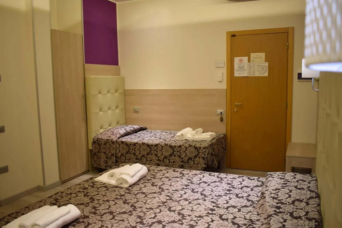 Bathroom, Bed in Hotel Baffo Rosso