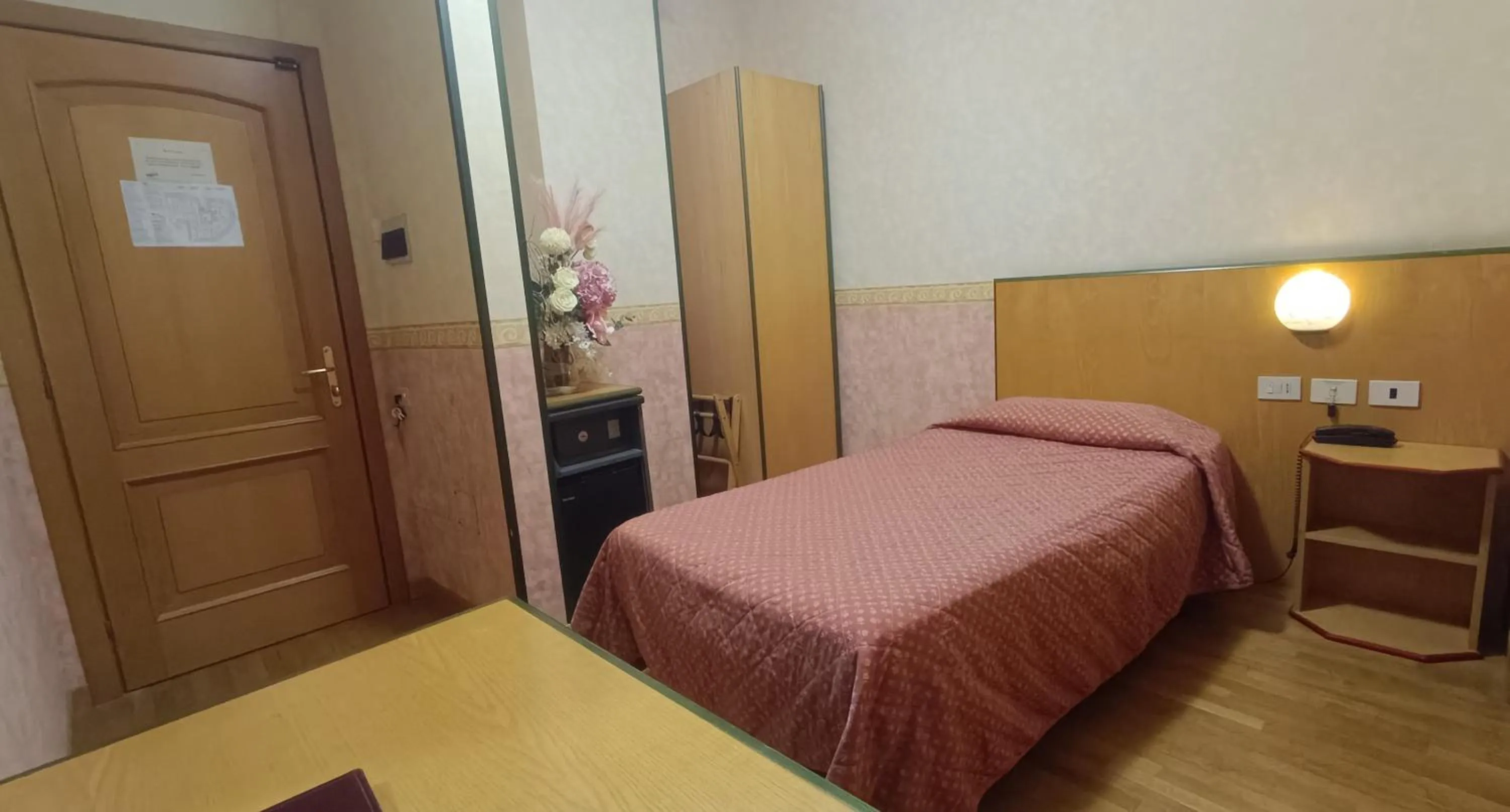 Bedroom, Bed in Hotel Baffo Rosso