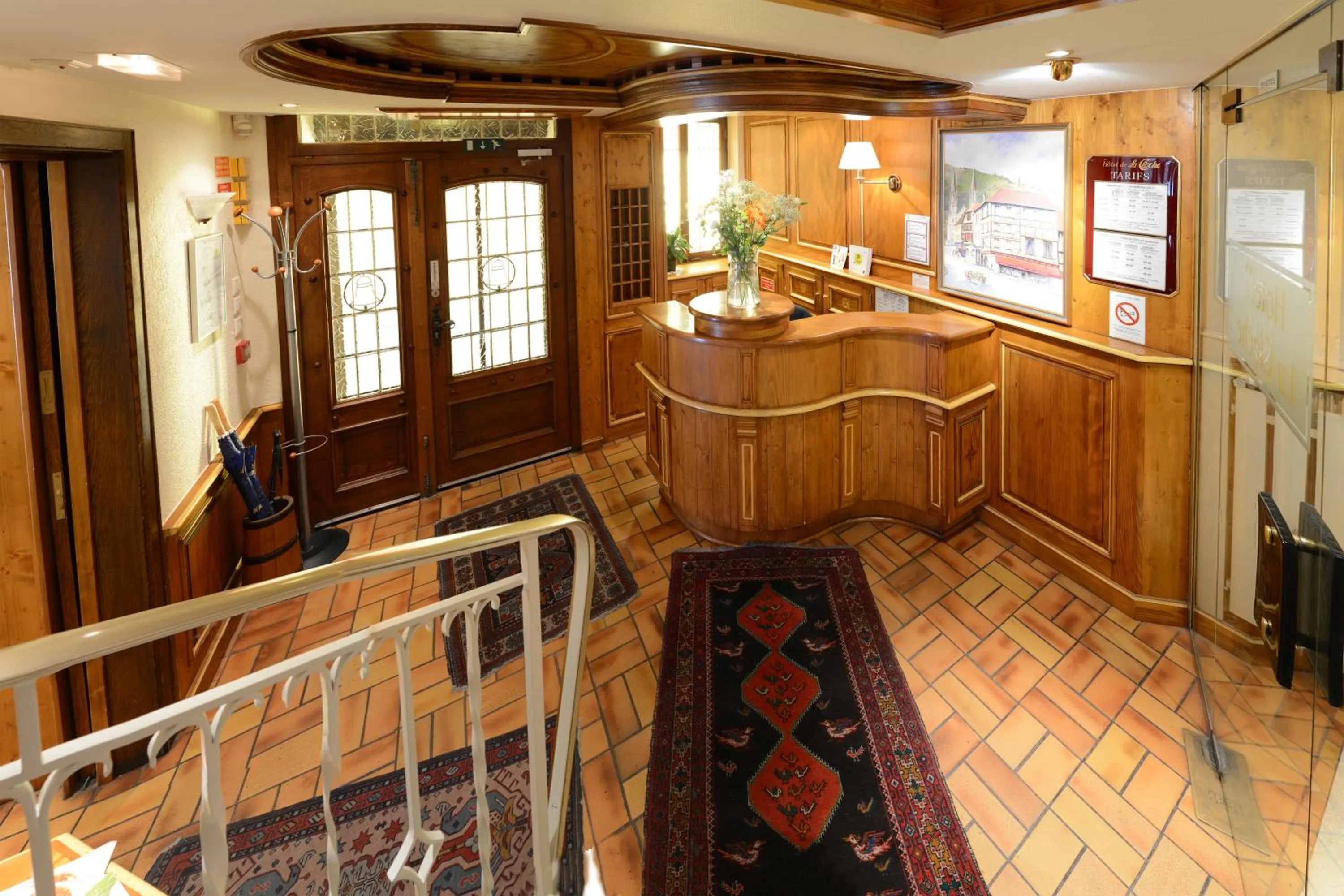 Lobby or reception in Logis Hôtel De La Cloche