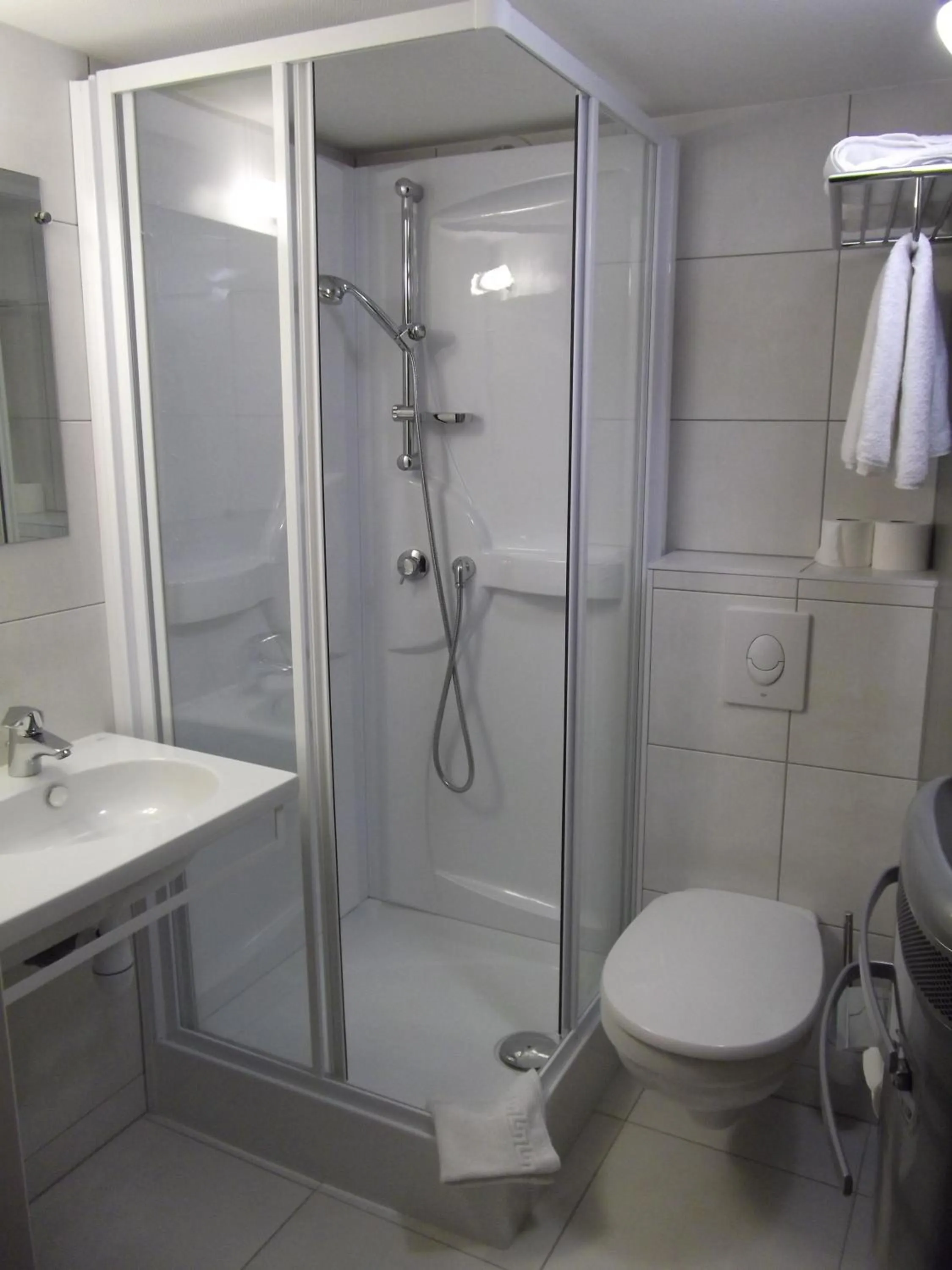 Bathroom in Logis Hôtel De La Cloche