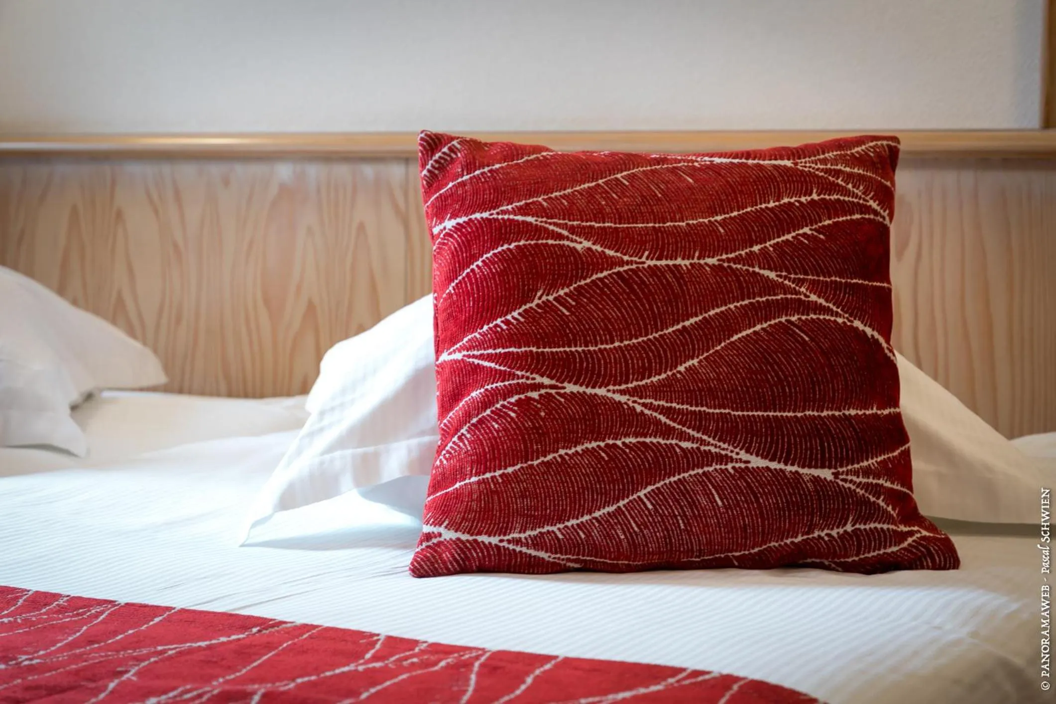 Bed in Logis Hôtel De La Cloche