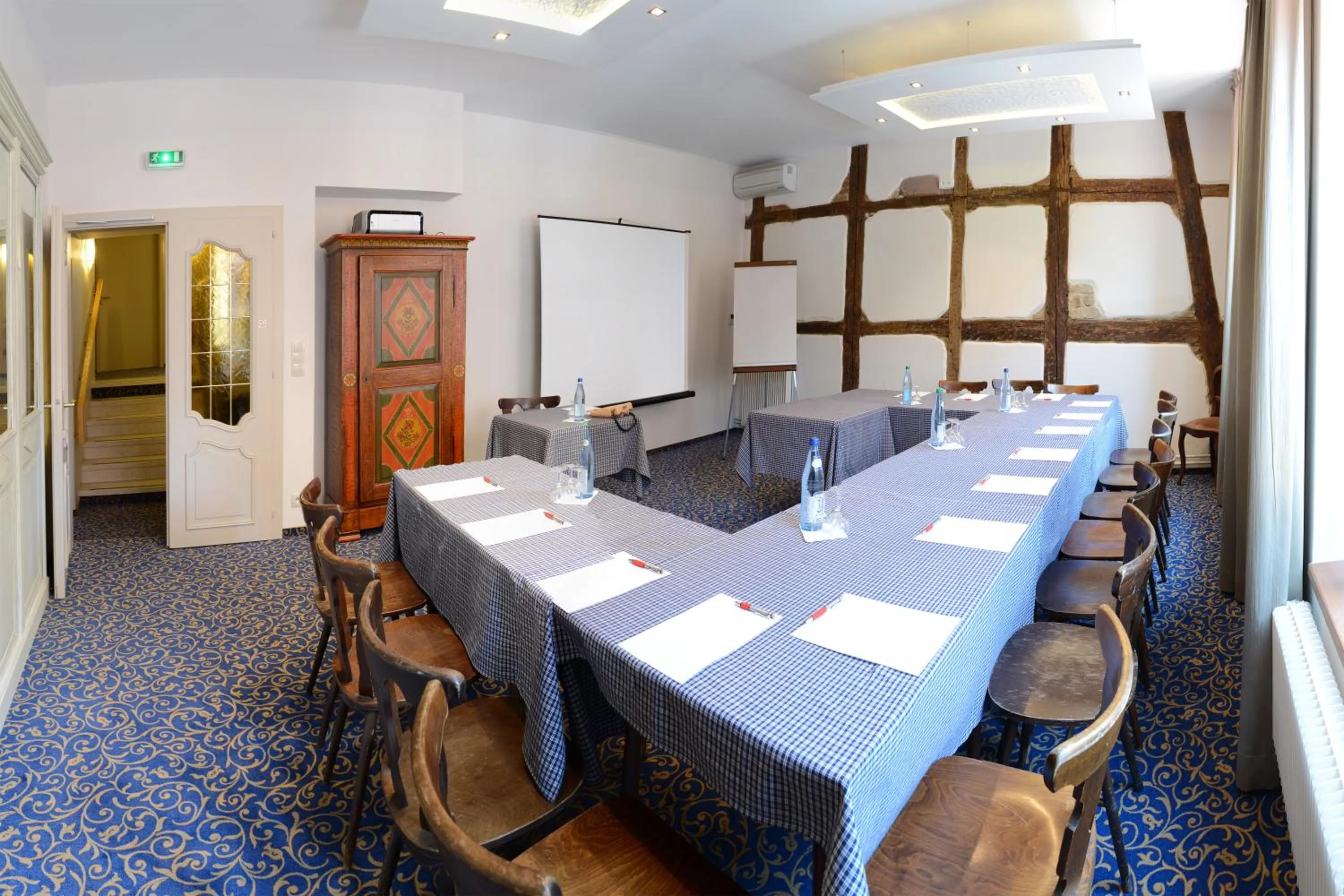 Business facilities in Logis Hôtel De La Cloche