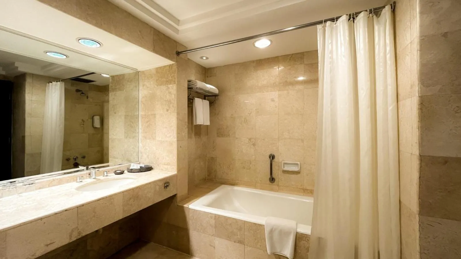 Bathroom in Grand Diamond Hotel Yogyakarta