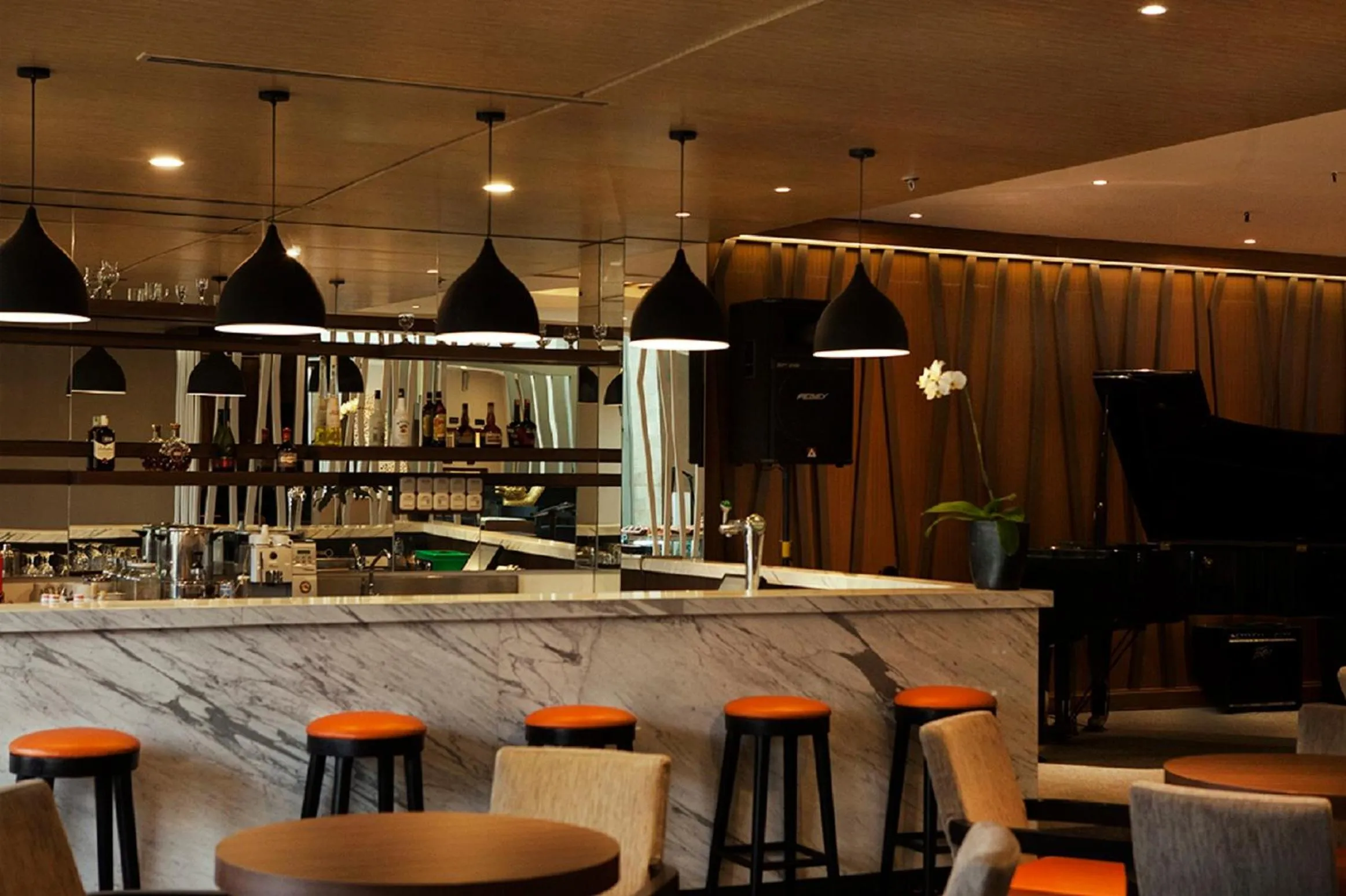 Lounge or bar in Grand Diamond Hotel Yogyakarta