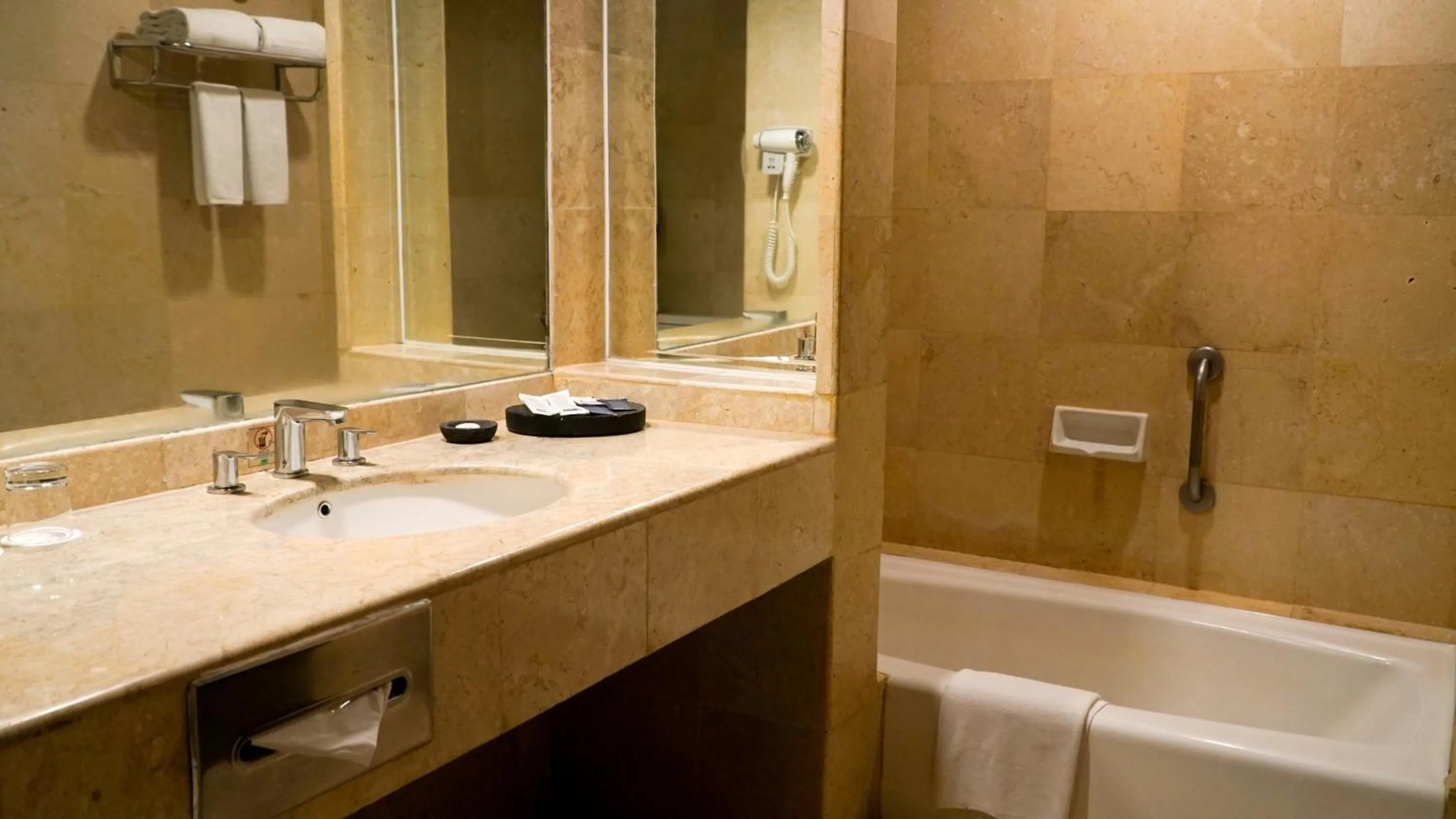 Shower in Grand Diamond Hotel Yogyakarta