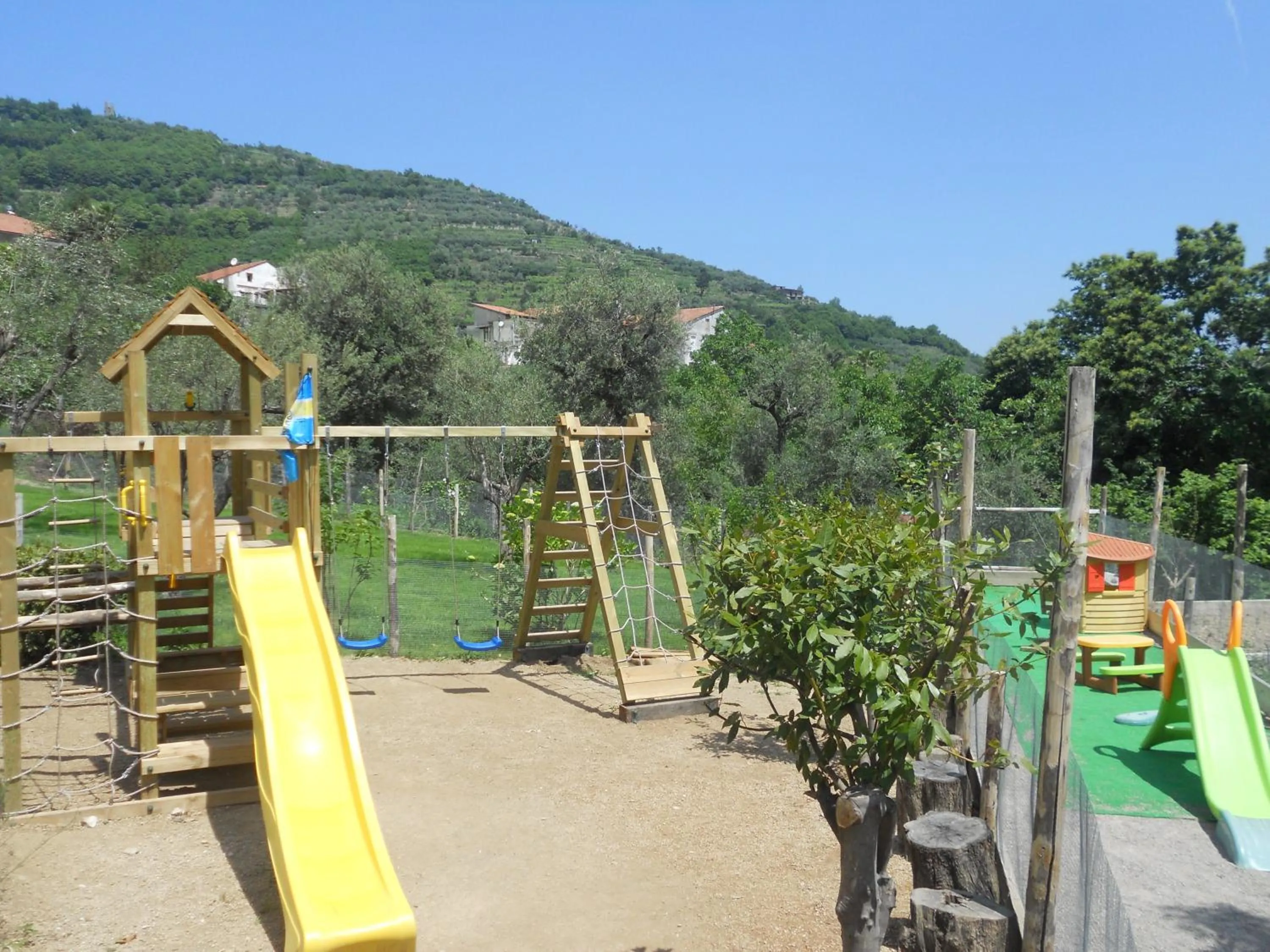 Children play ground in Agriturismo La Casa Del Ghiro