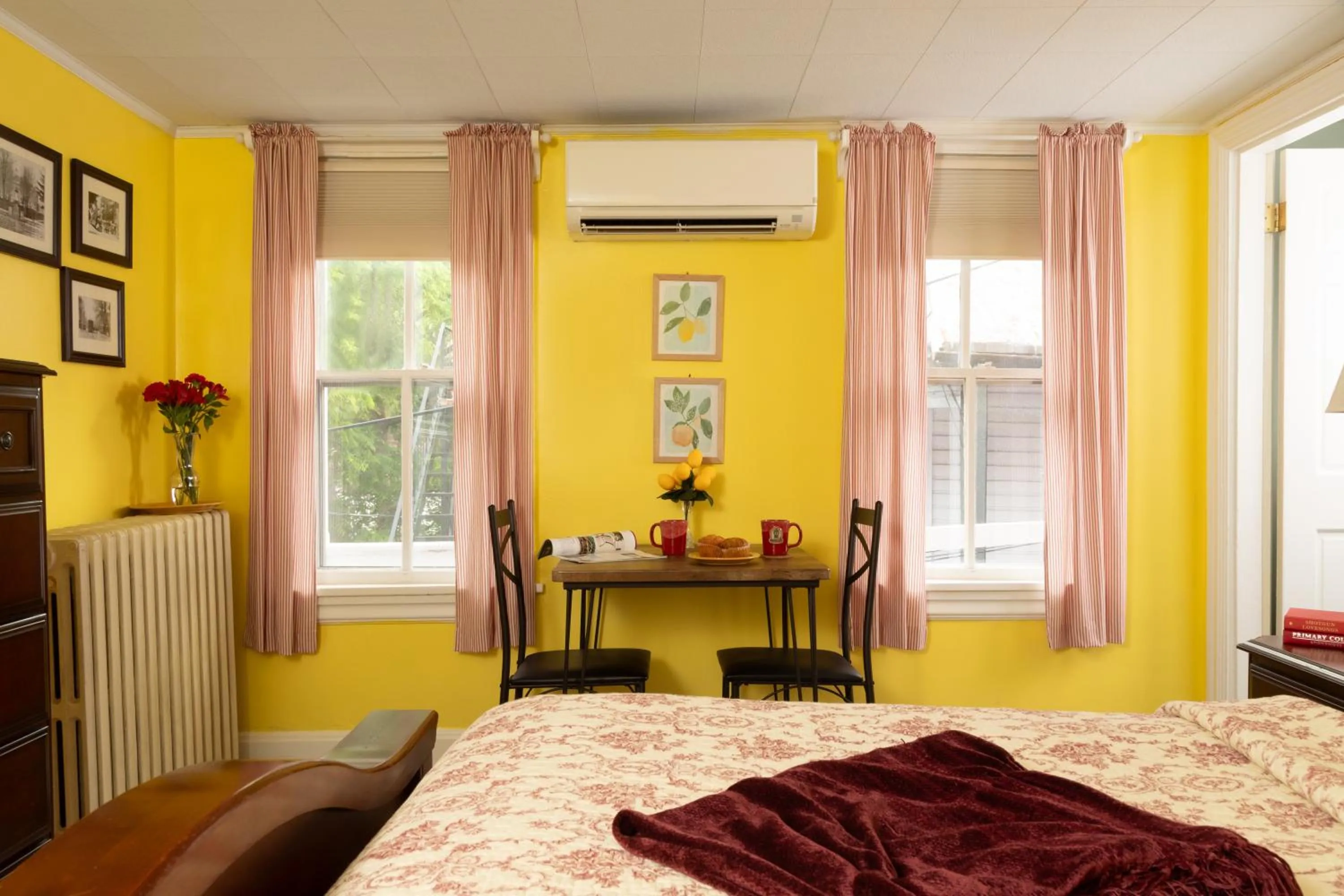 Dining area, Bed in Carlisle House Bed and Breakfast
