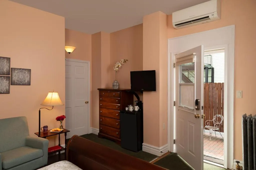 Carlisle House Bed and Breakfast