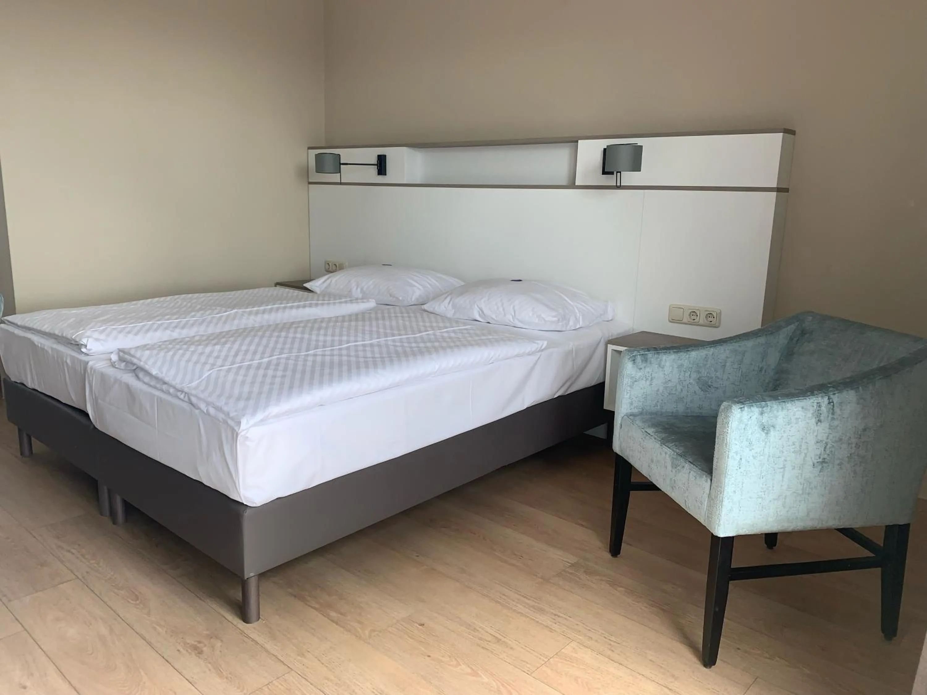 Bed in Hotel Goor und Apartmenthaus