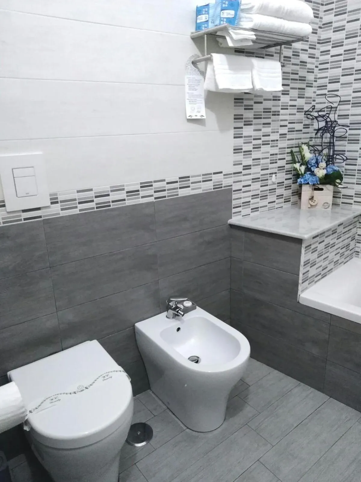 Bathroom in Hotel La Corricella