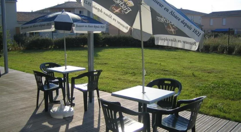 Patio in Résidence Hôtelière des Ondes