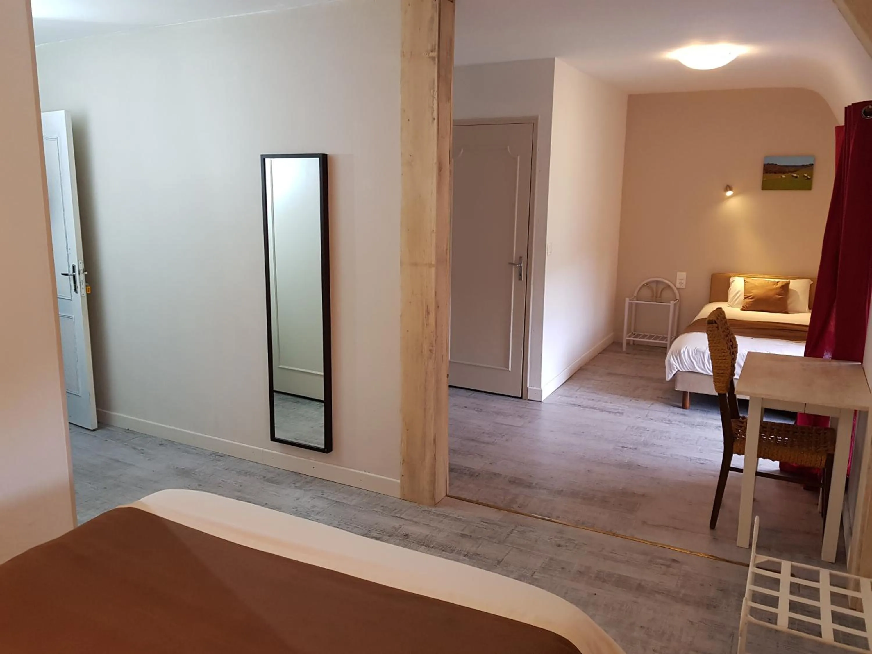 Photo of the whole room, Bed in Brb