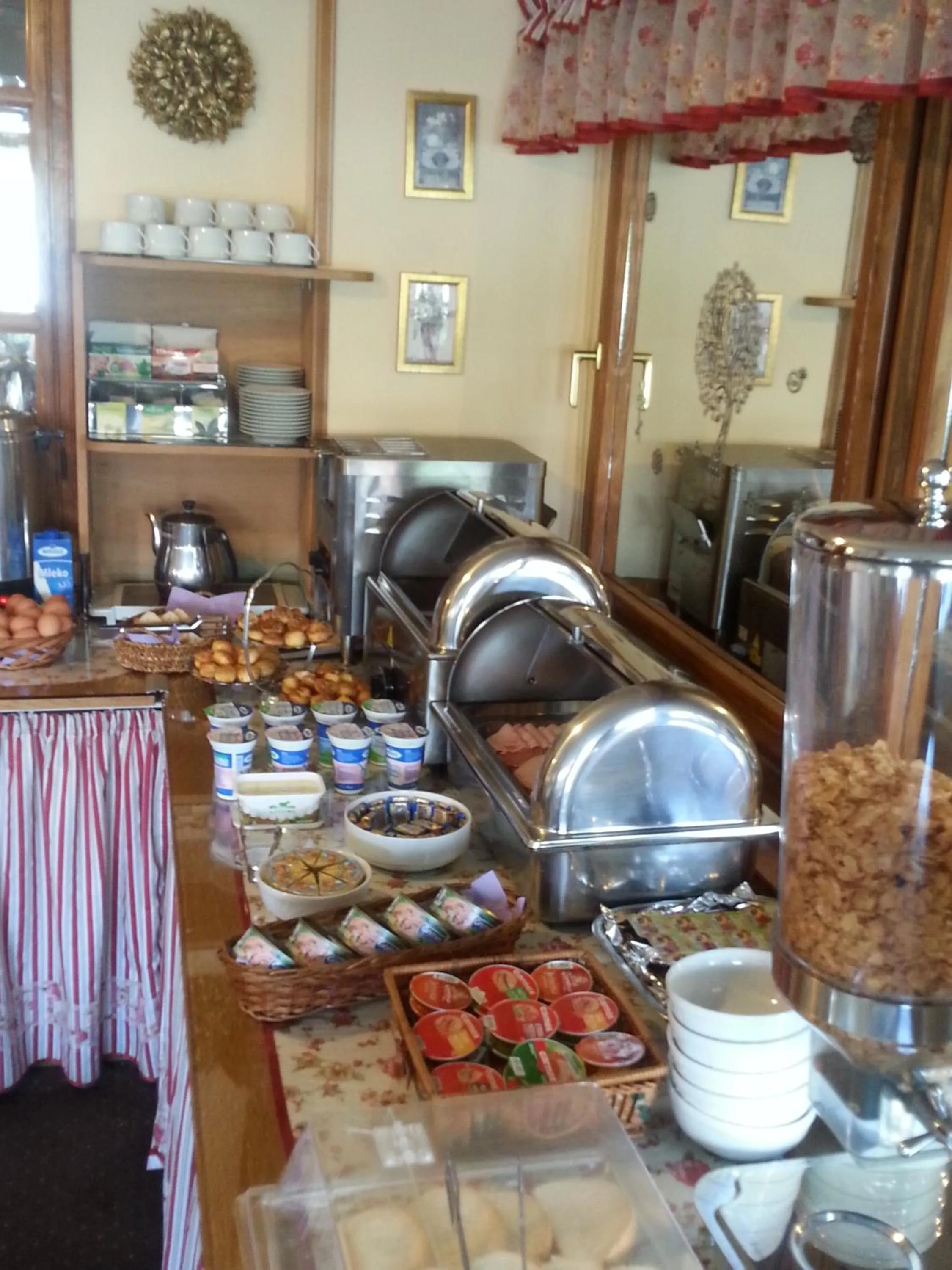 Restaurant/places to eat in Garni Hotel Lav