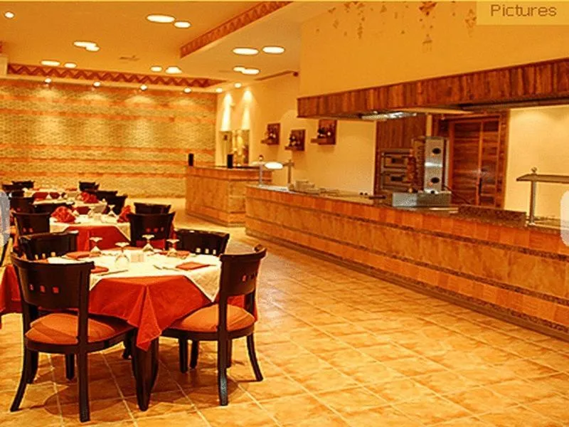 Restaurant/places to eat in Sahara Douz