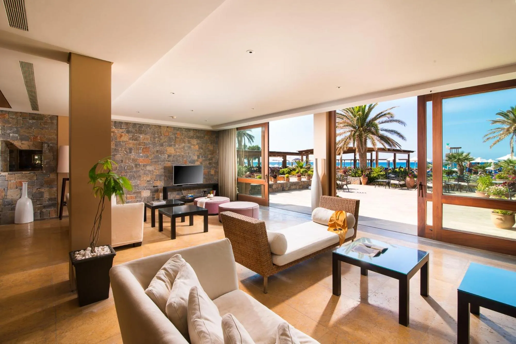 Patio in Kernos Beach Hotel & Bungalows