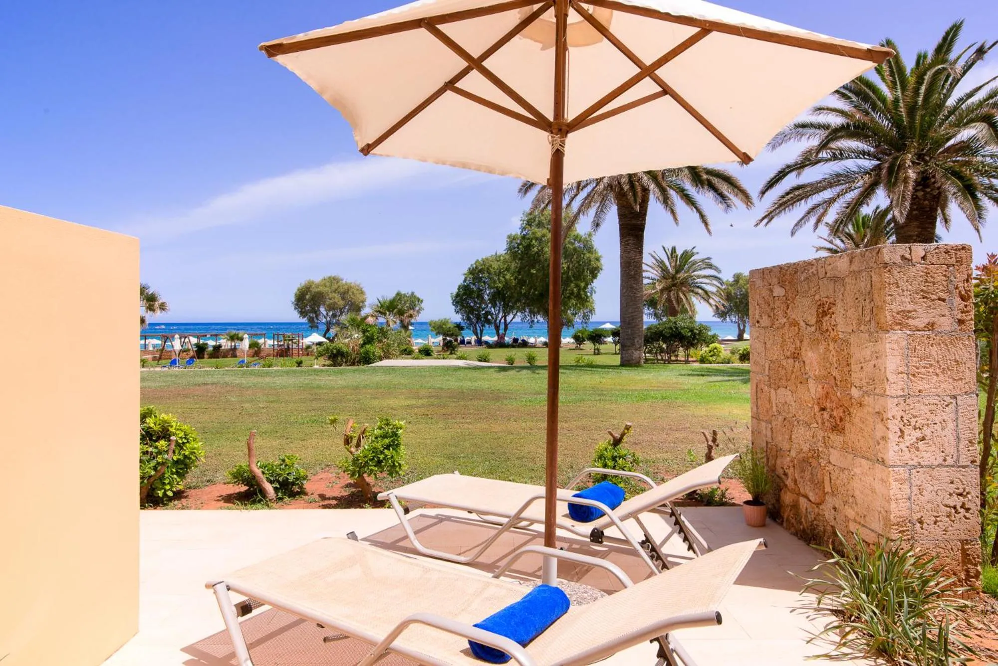 Patio in Kernos Beach Hotel & Bungalows