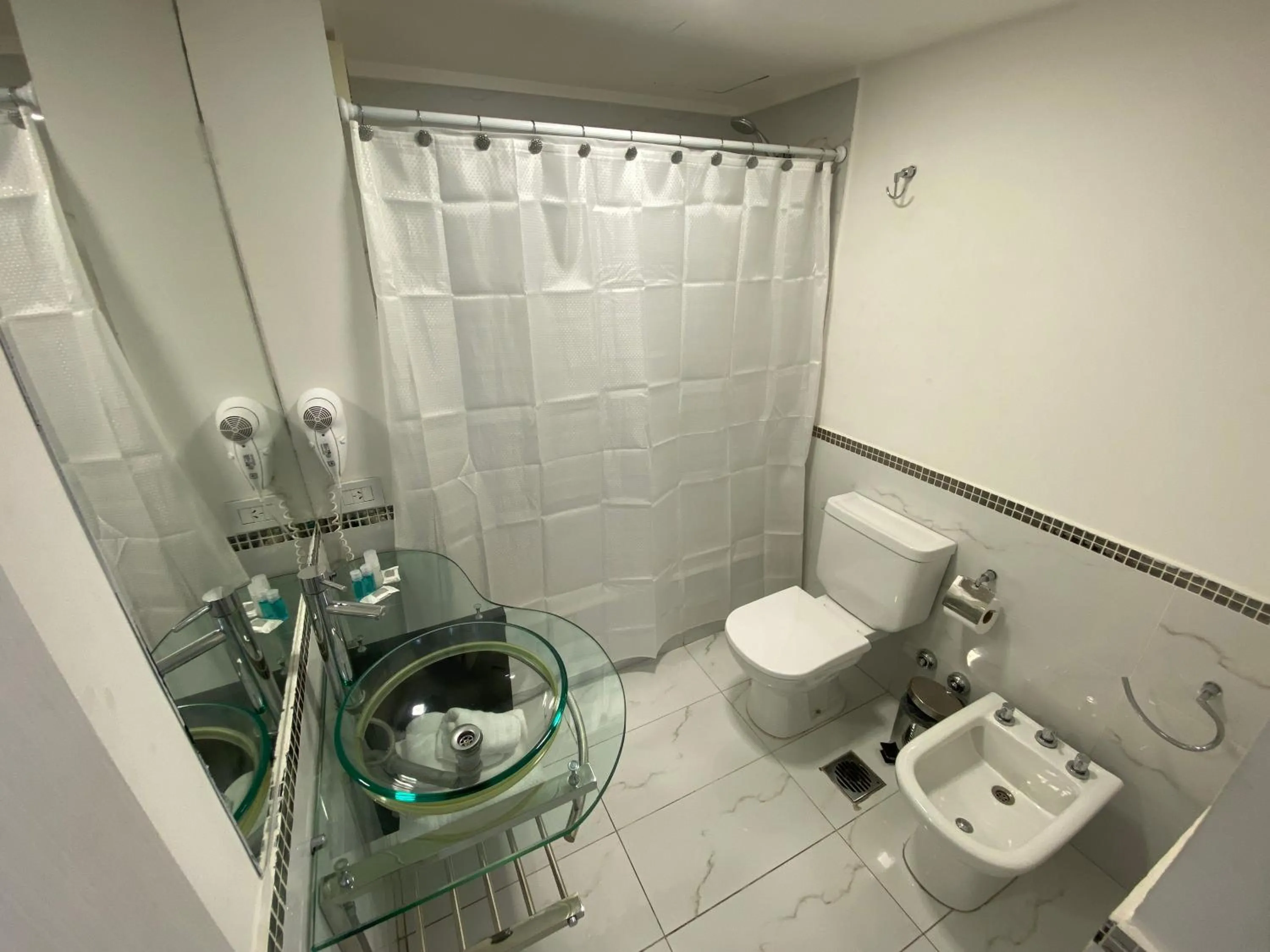 Toilet in Hotel Howard Johnson Rosario