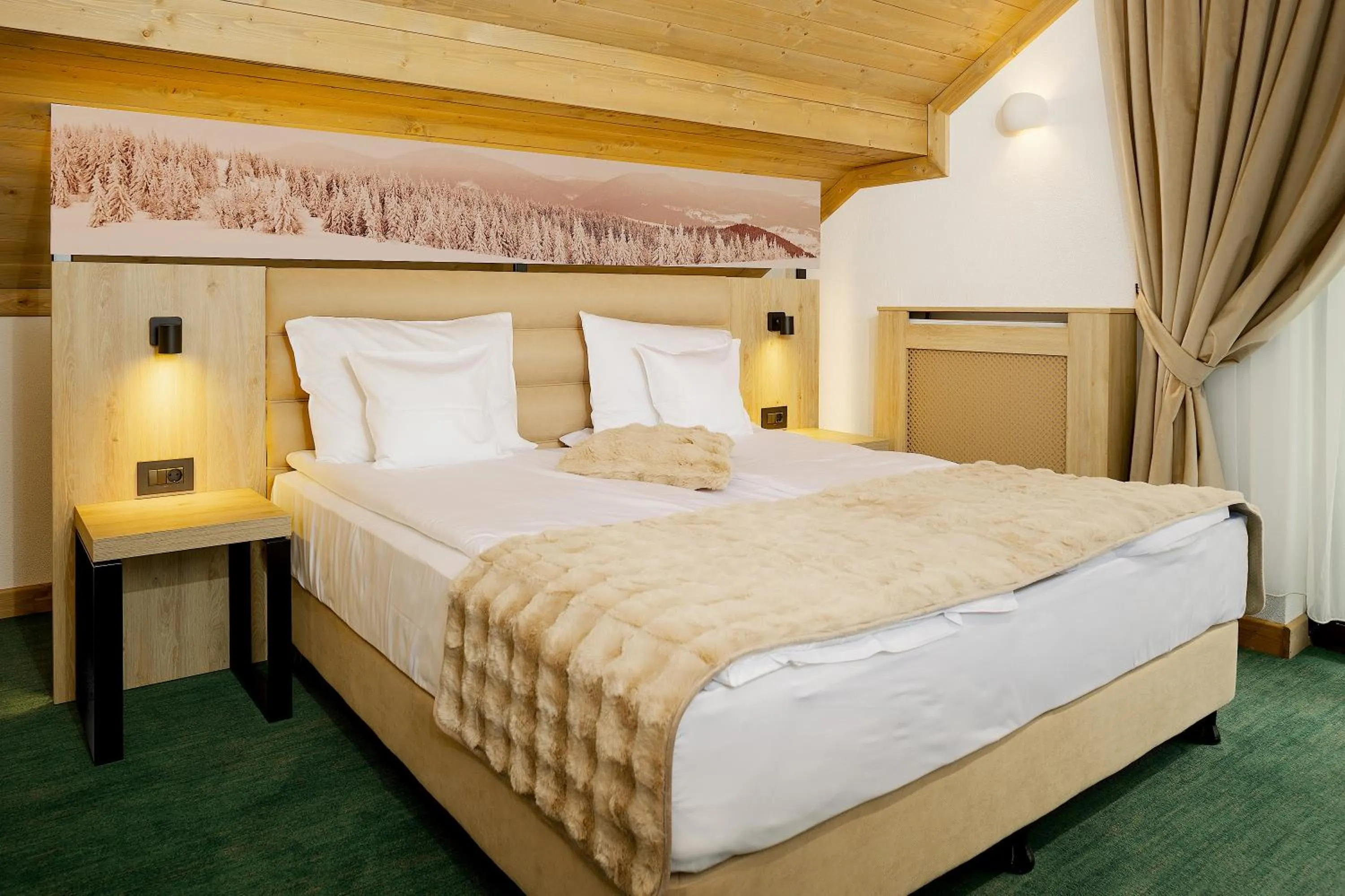 Bedroom, Bed in Hotel Regal