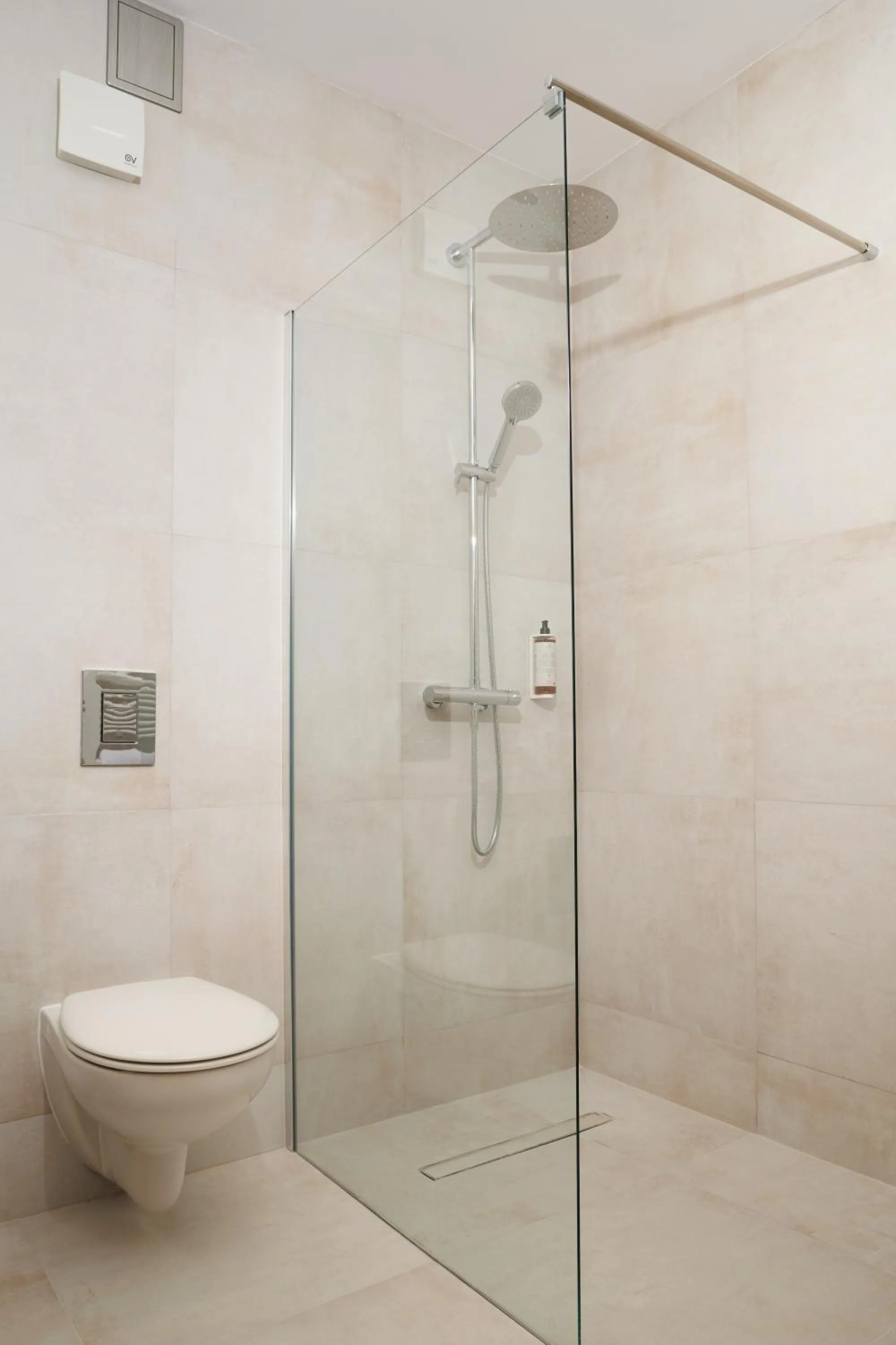 Shower in Hotel Regal