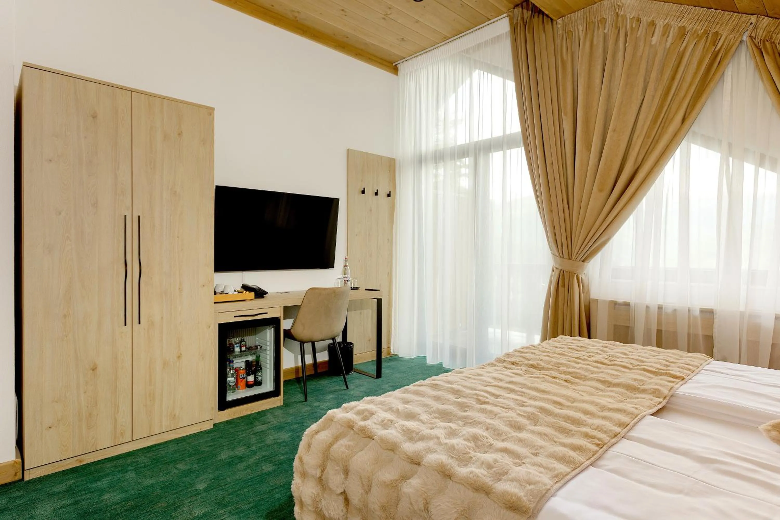 Photo of the whole room, Bed in Hotel Regal