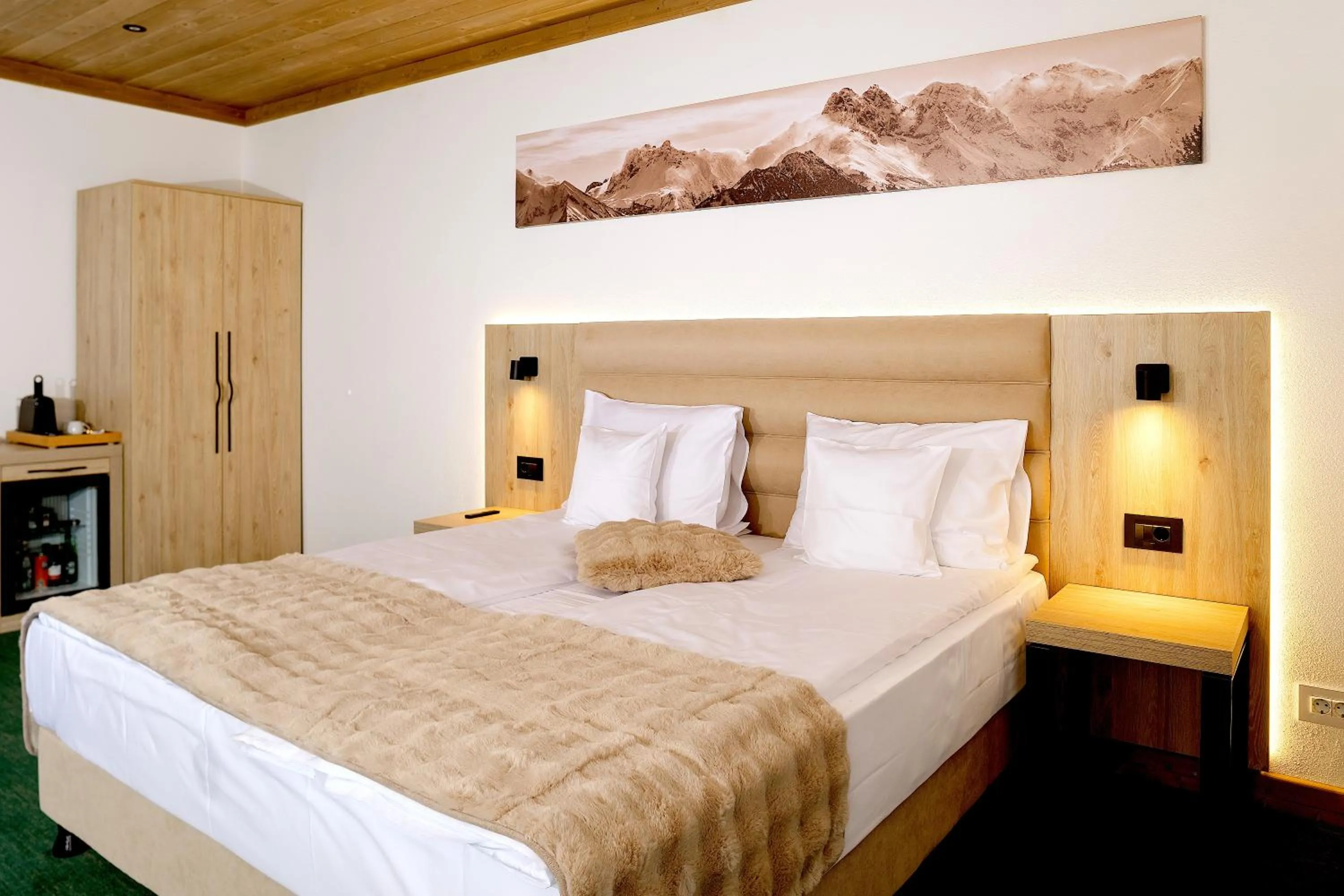 Bedroom, Bed in Hotel Regal