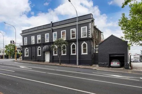 Property building in 215 Edinburgh Castle