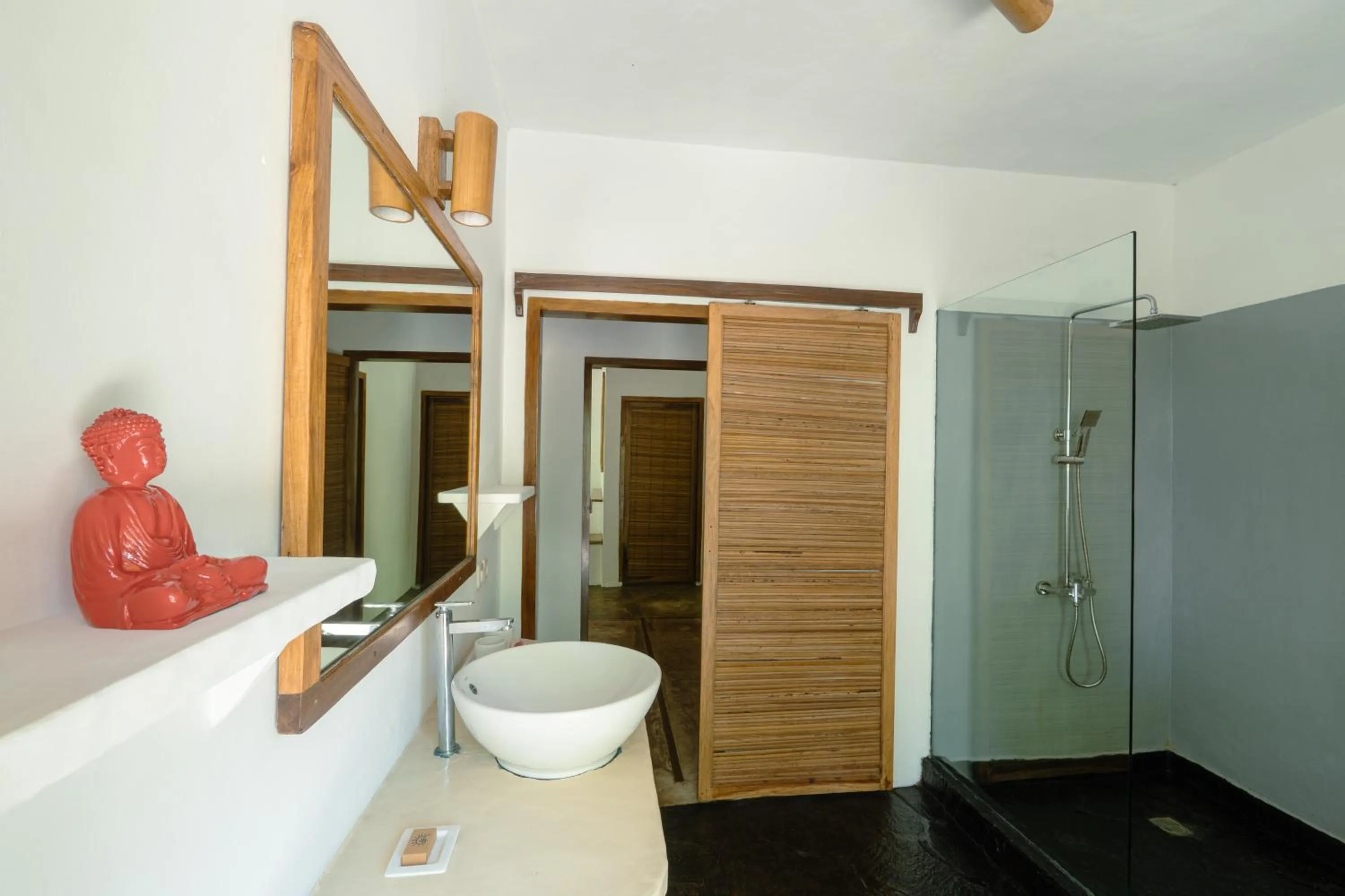 Shower in Coral Eye Boutique Resort and Marine Outpost