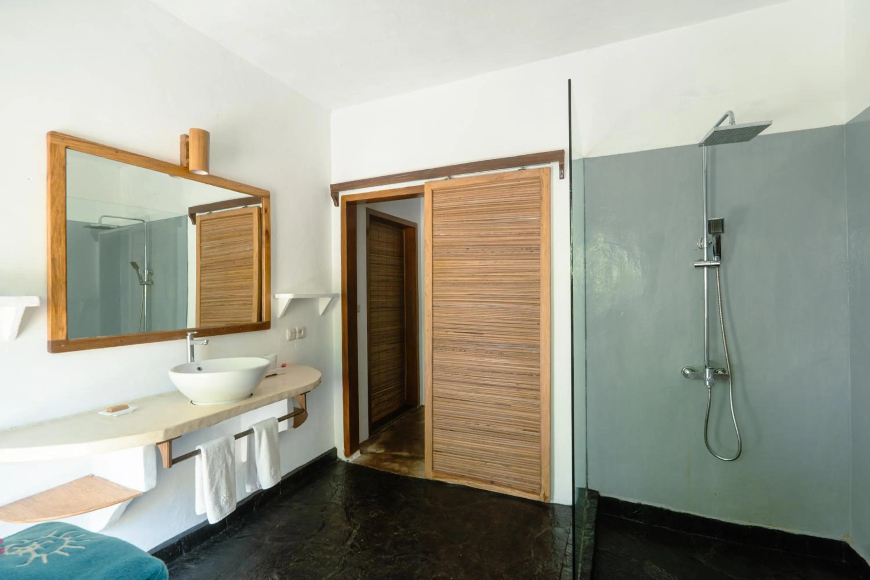 Shower in Coral Eye Boutique Resort and Marine Outpost