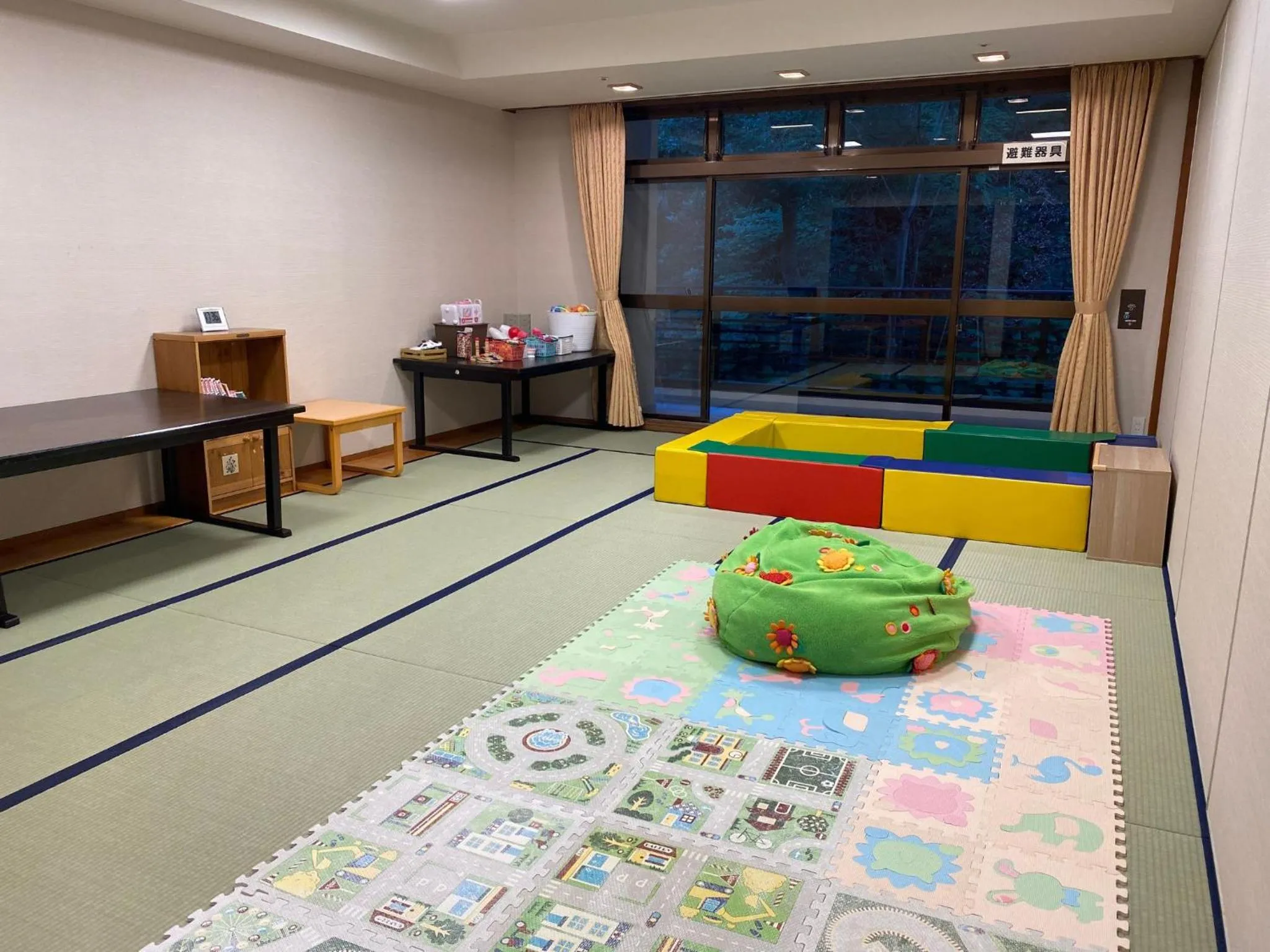 Children play ground in Hakoneji Kaiun