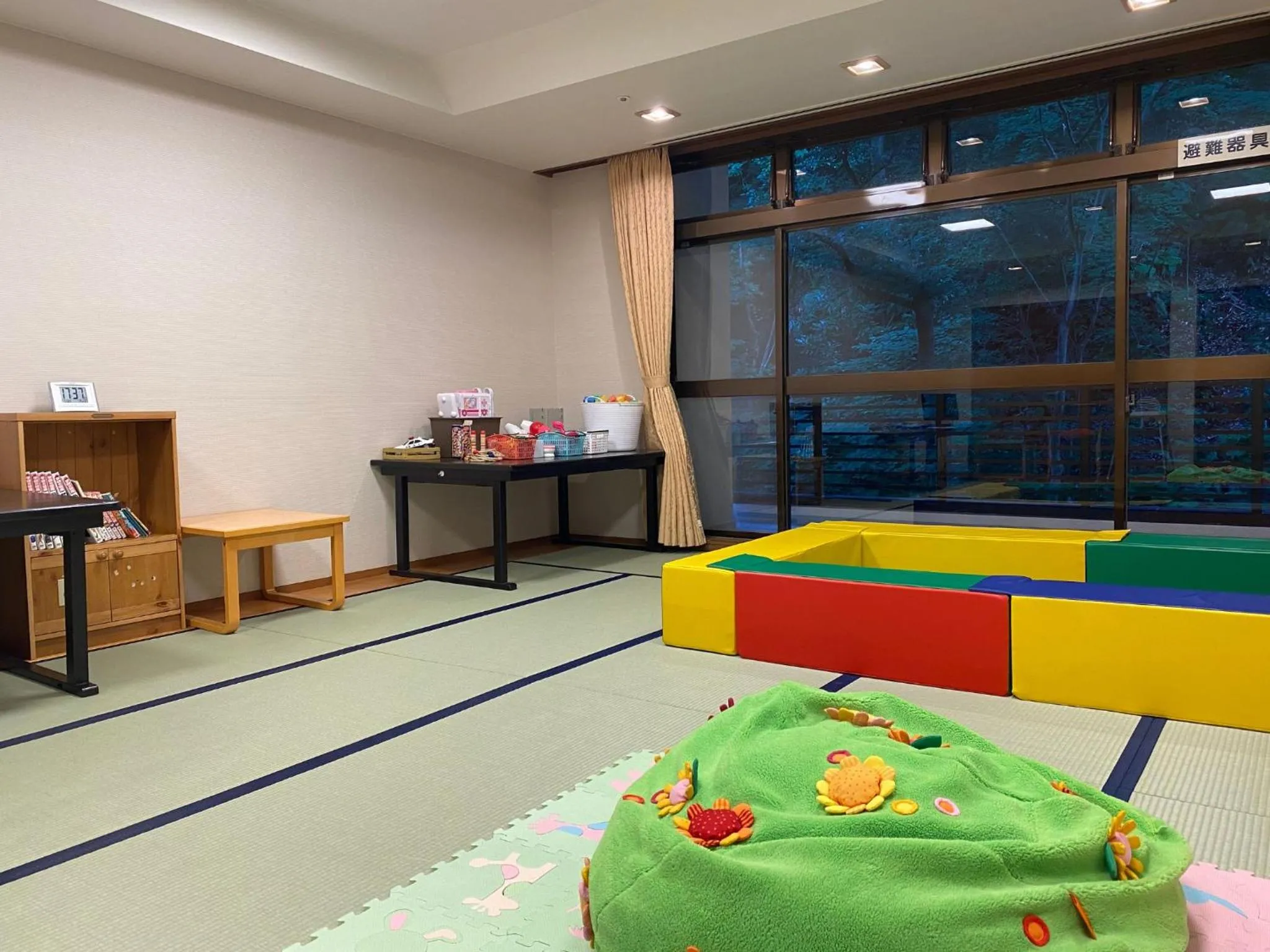 Children play ground in Hakoneji Kaiun