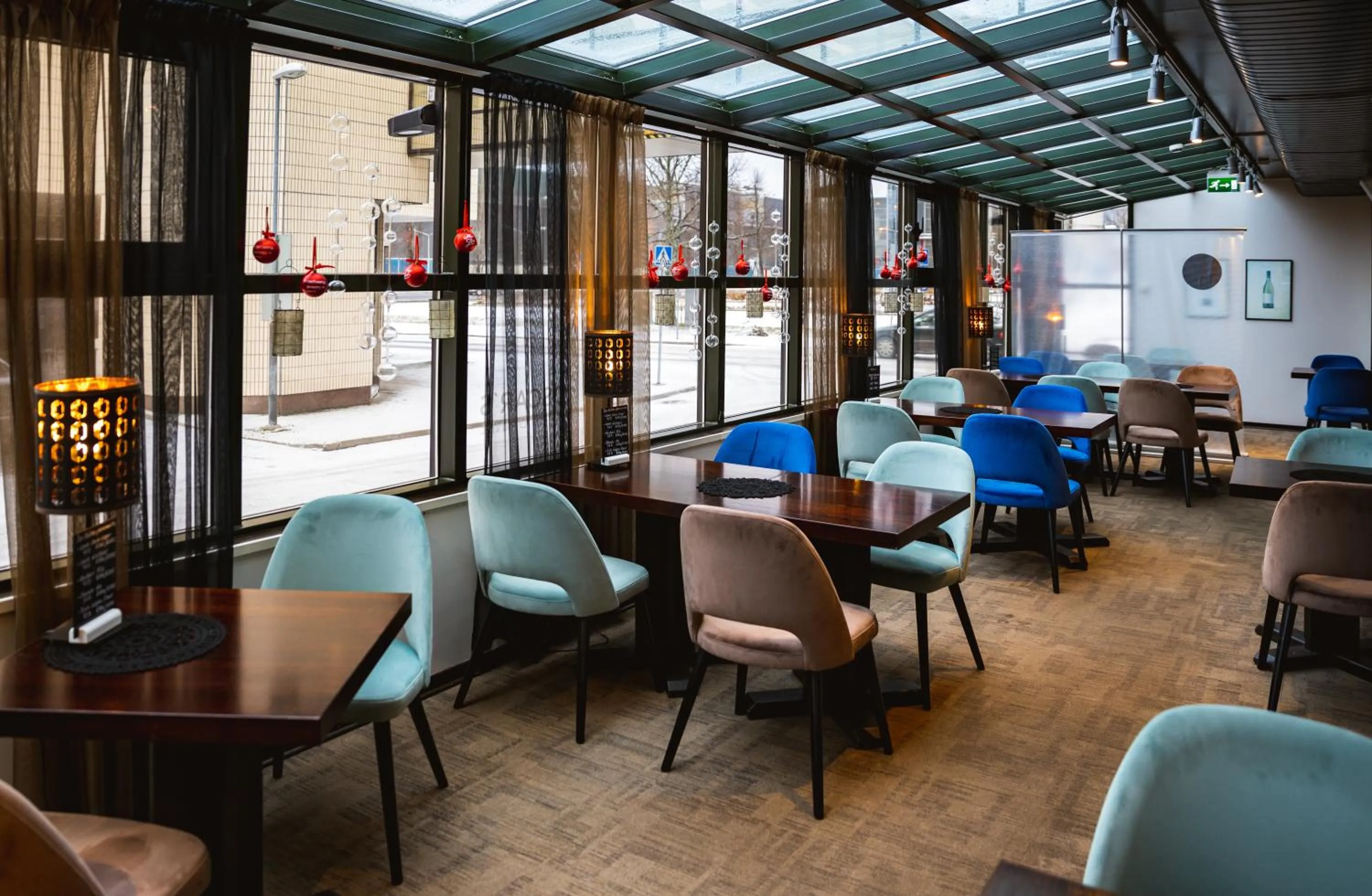 Restaurant/places to eat in Hotel Oscar