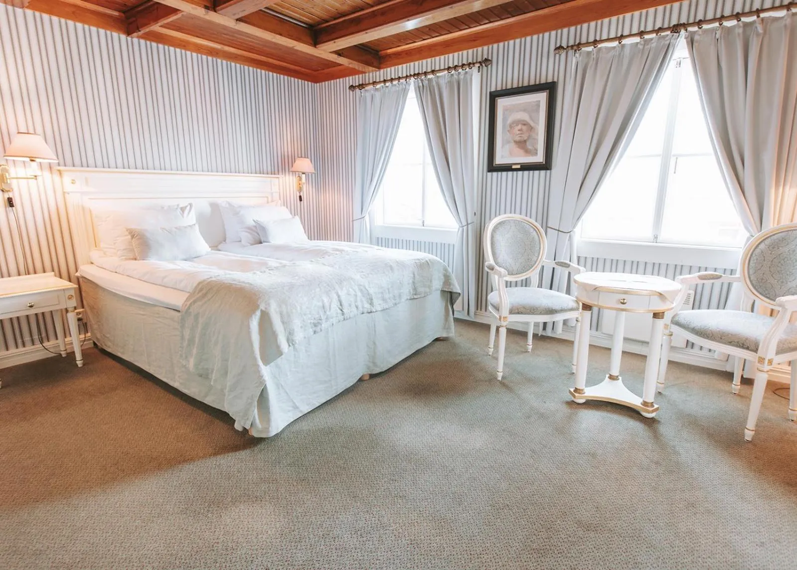 Photo of the whole room, Bed in Bårdshaug Herregård