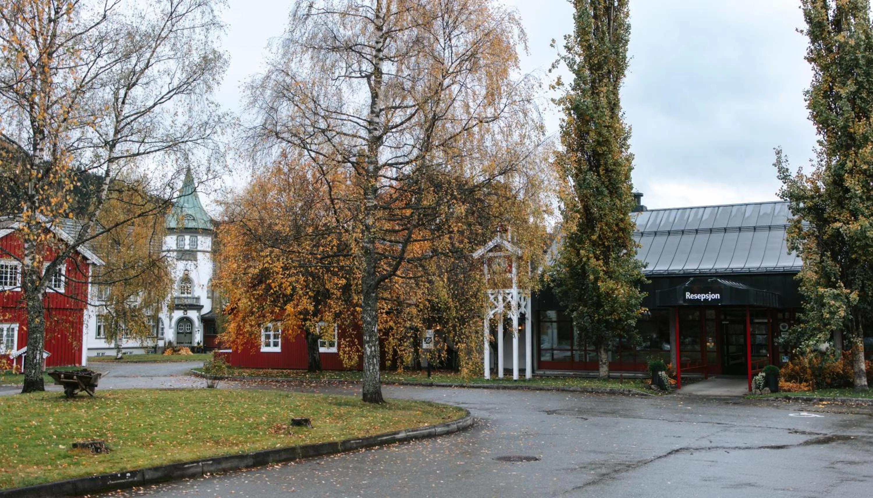 Property building in Bårdshaug Herregård