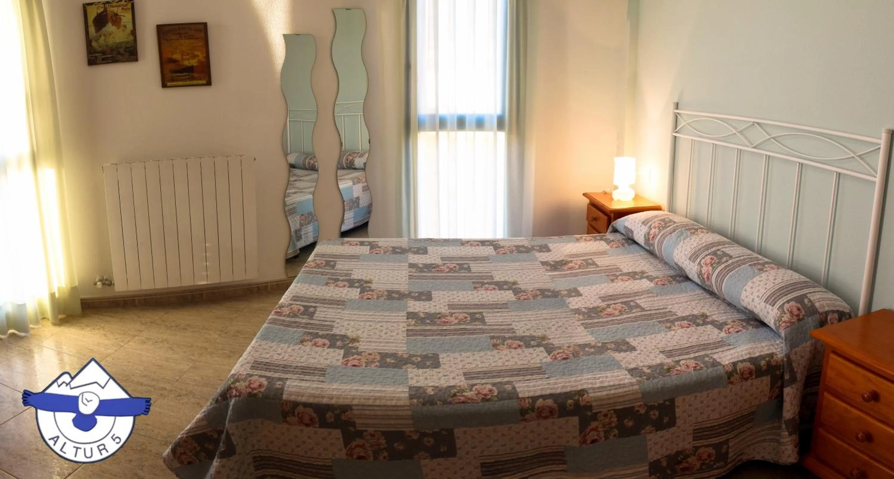 Photo of the whole room, Bed in Altur 5 Jaca